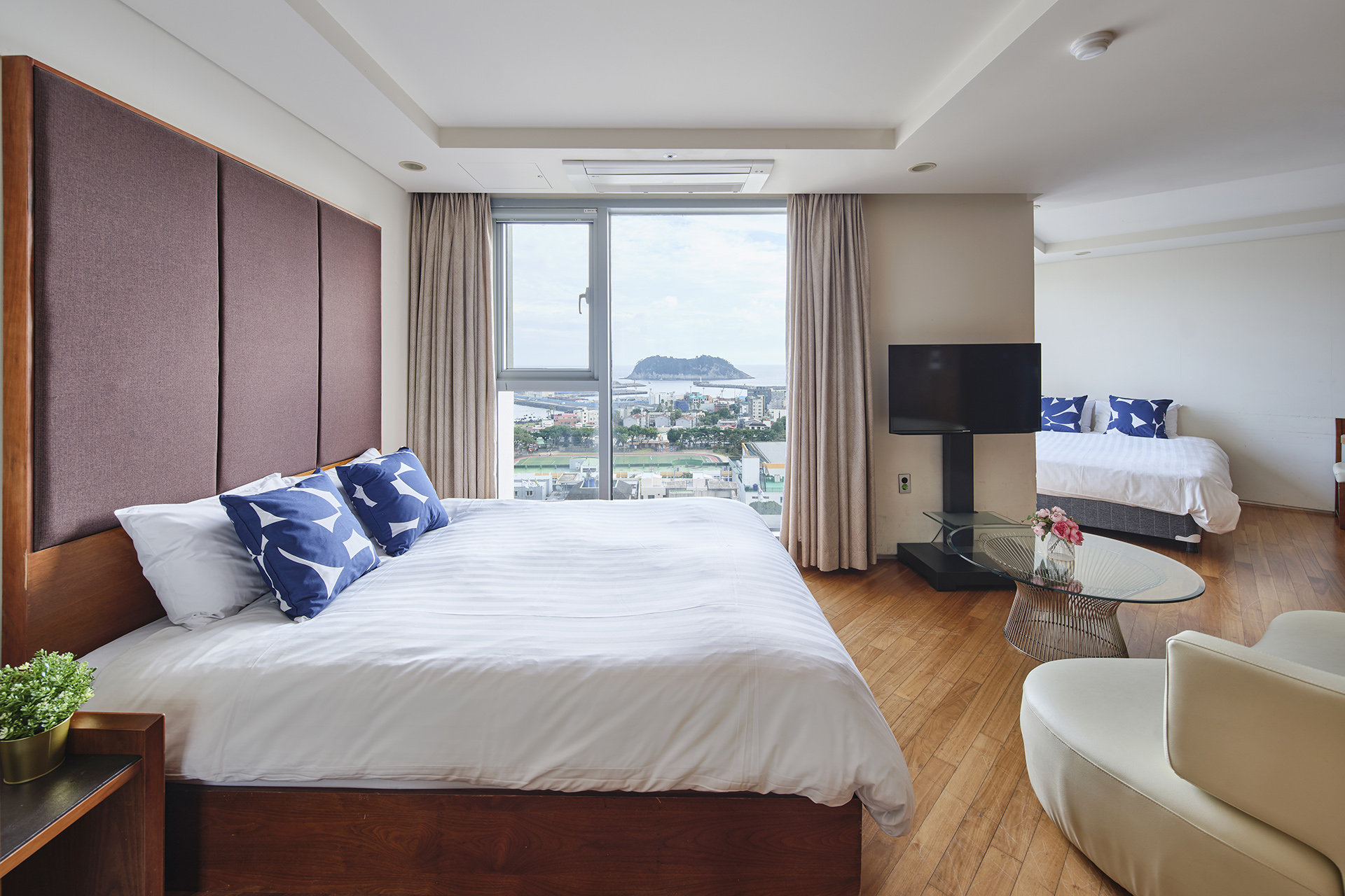 Family Room Three Beds