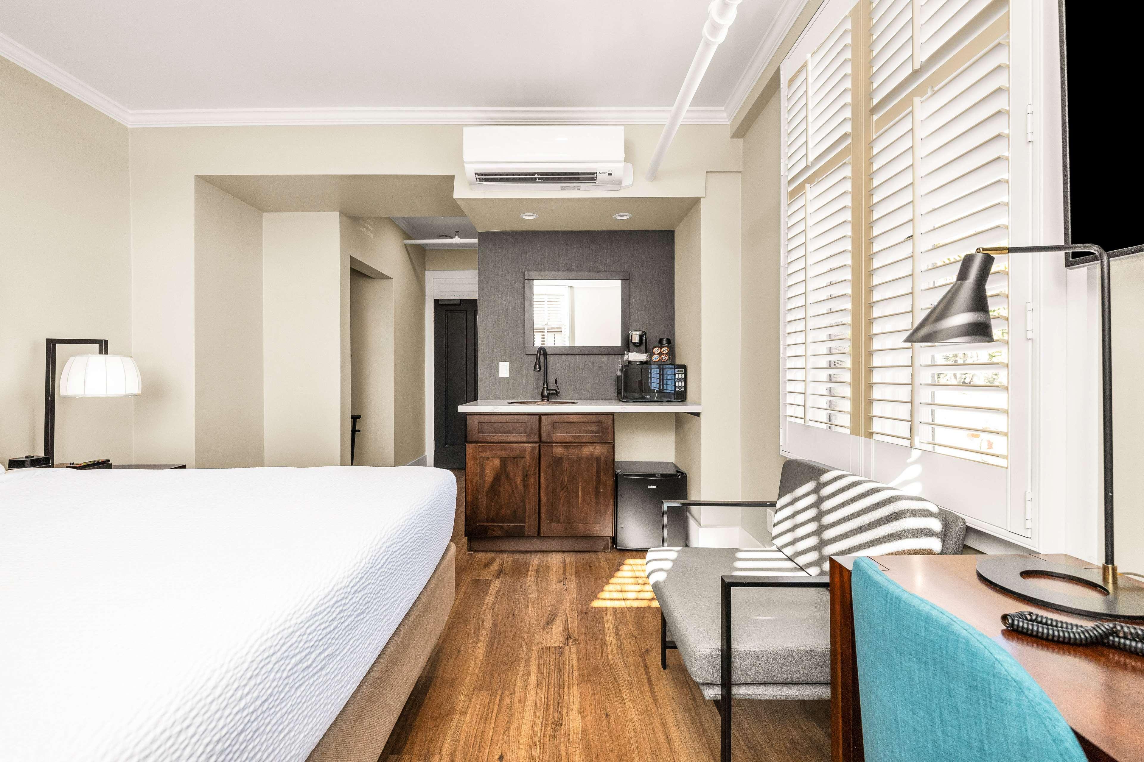 Double Deluxe King Bed