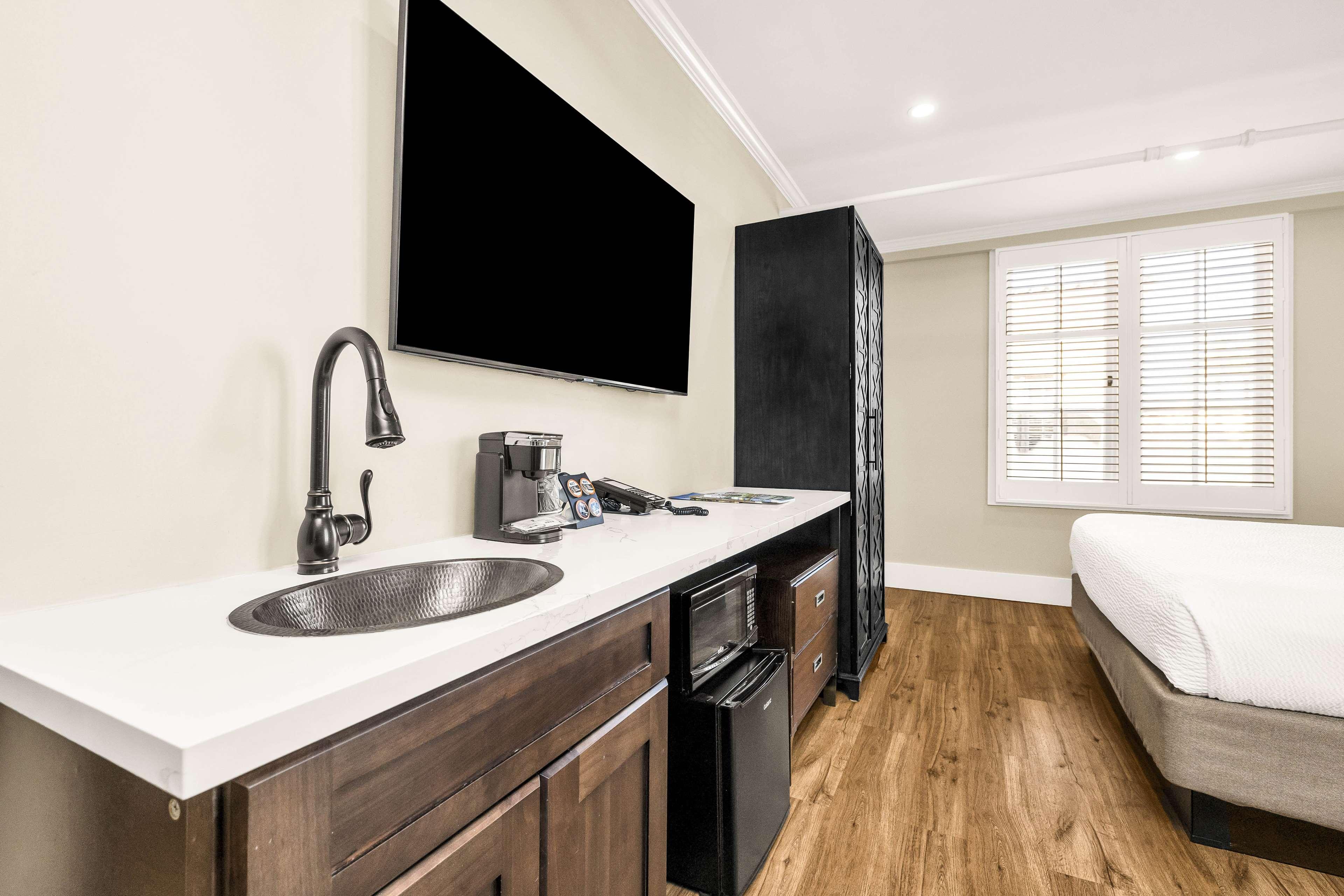 Junior Suite King Size Bed