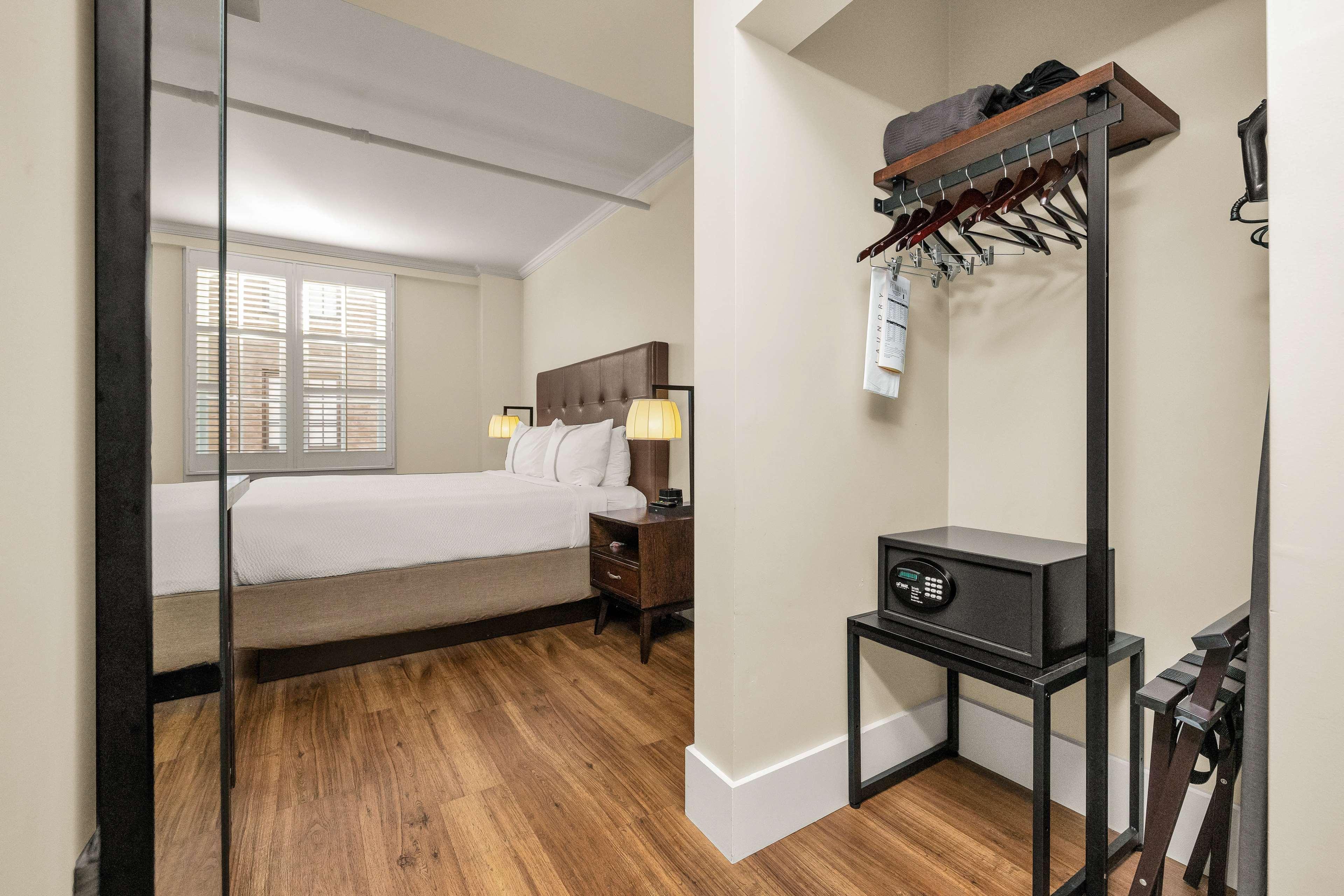 Double Deluxe King Bed