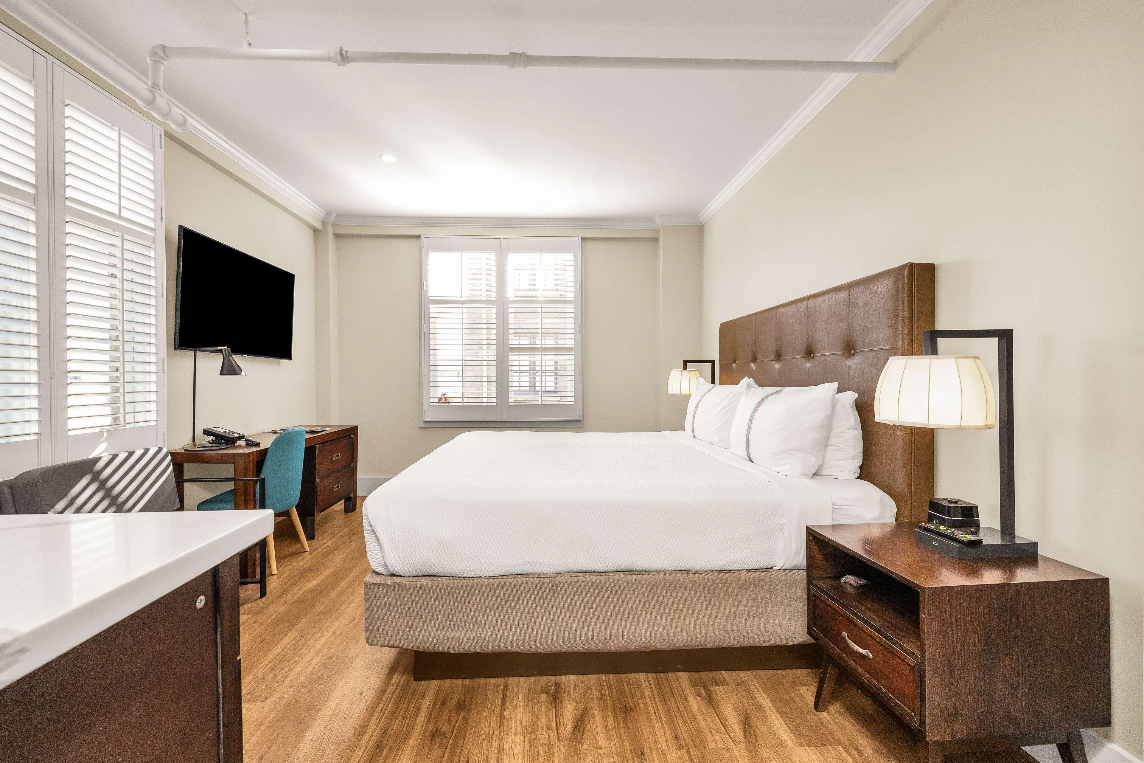 Double Deluxe King Bed