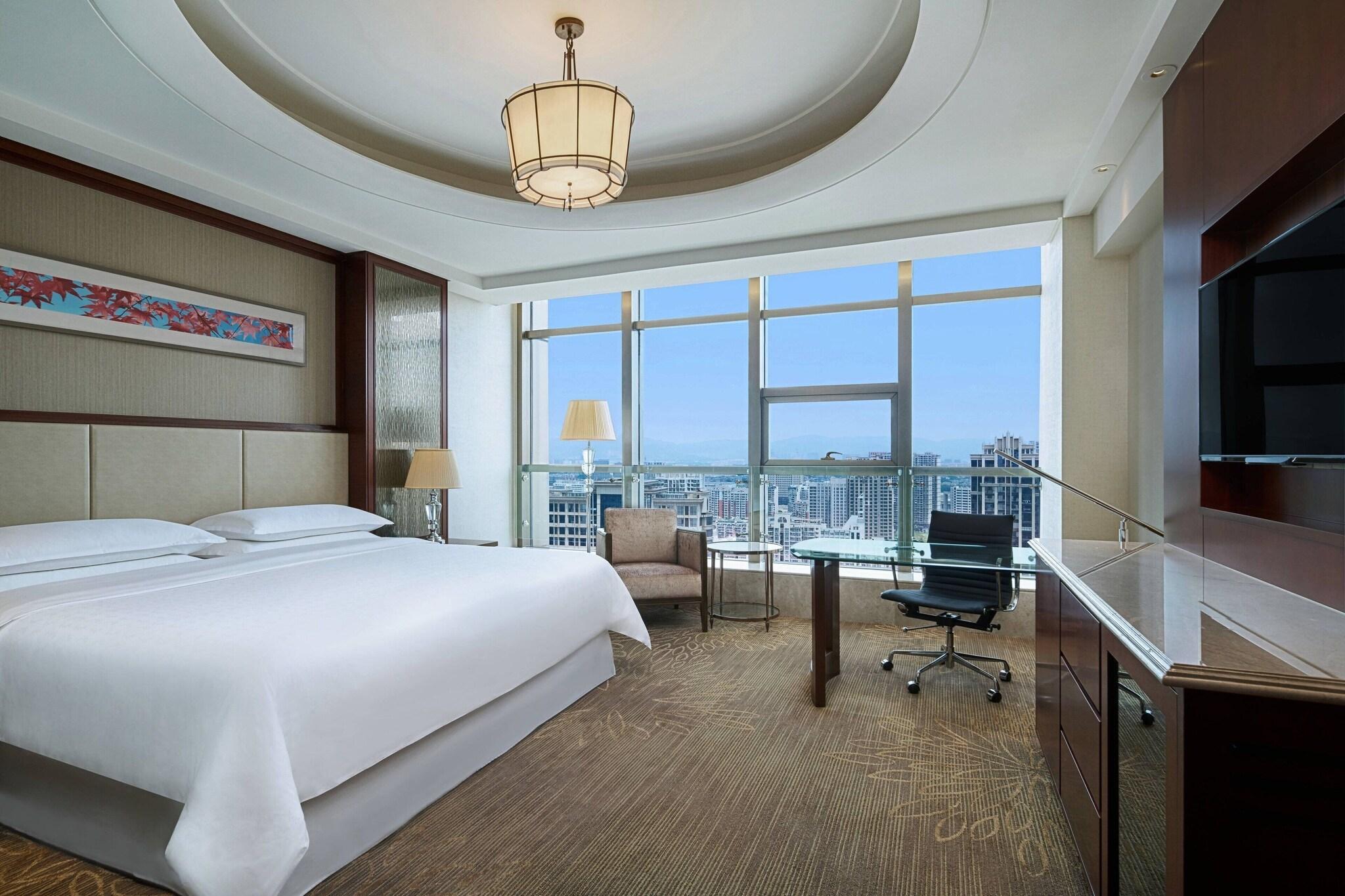 Double City View King Bed