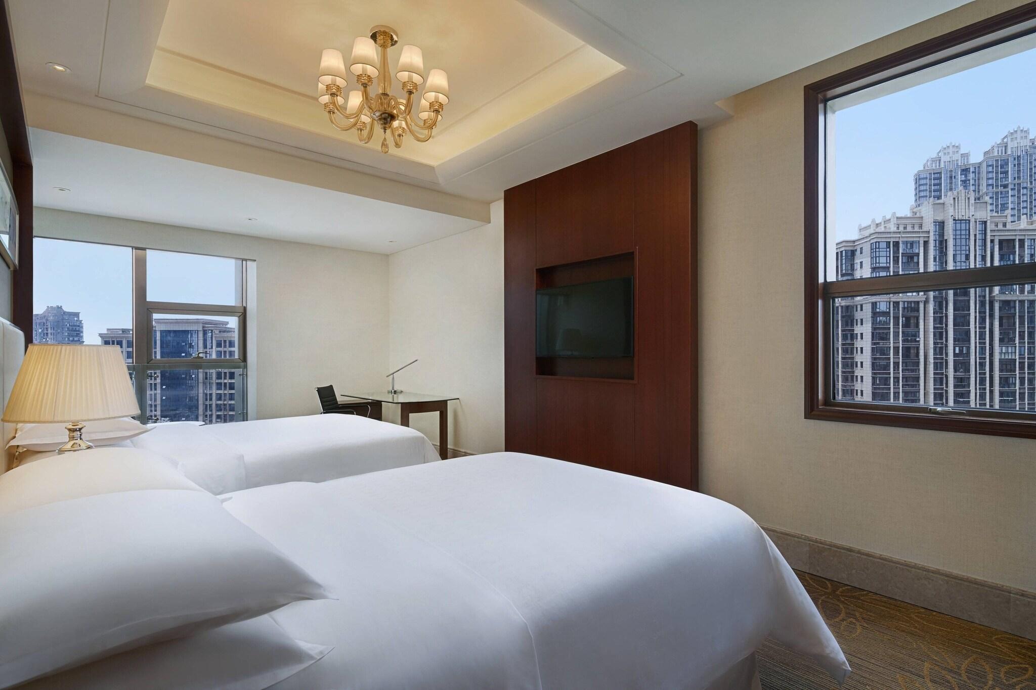 Suite Club City View