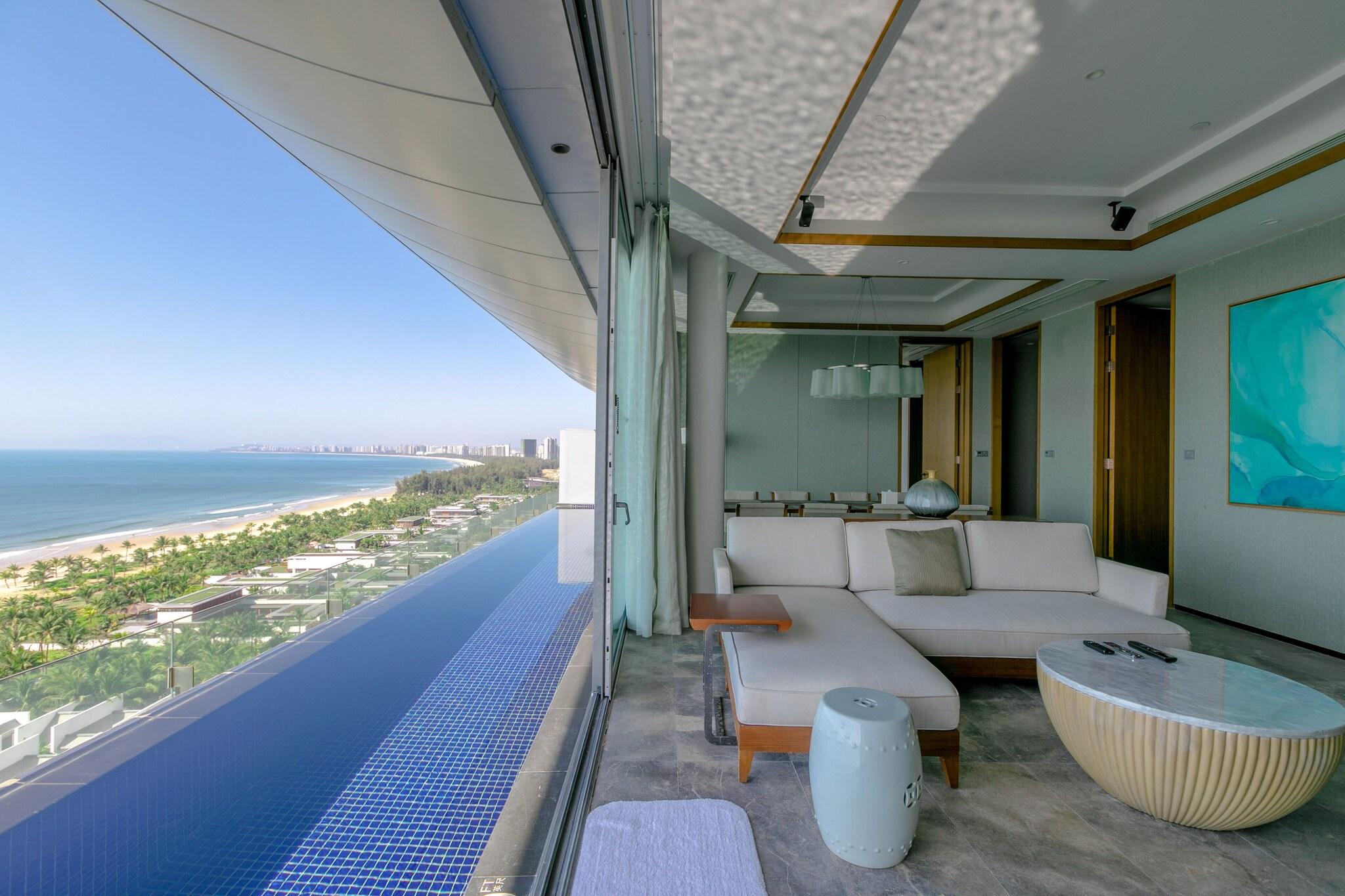 Suite Ocean View King Bed