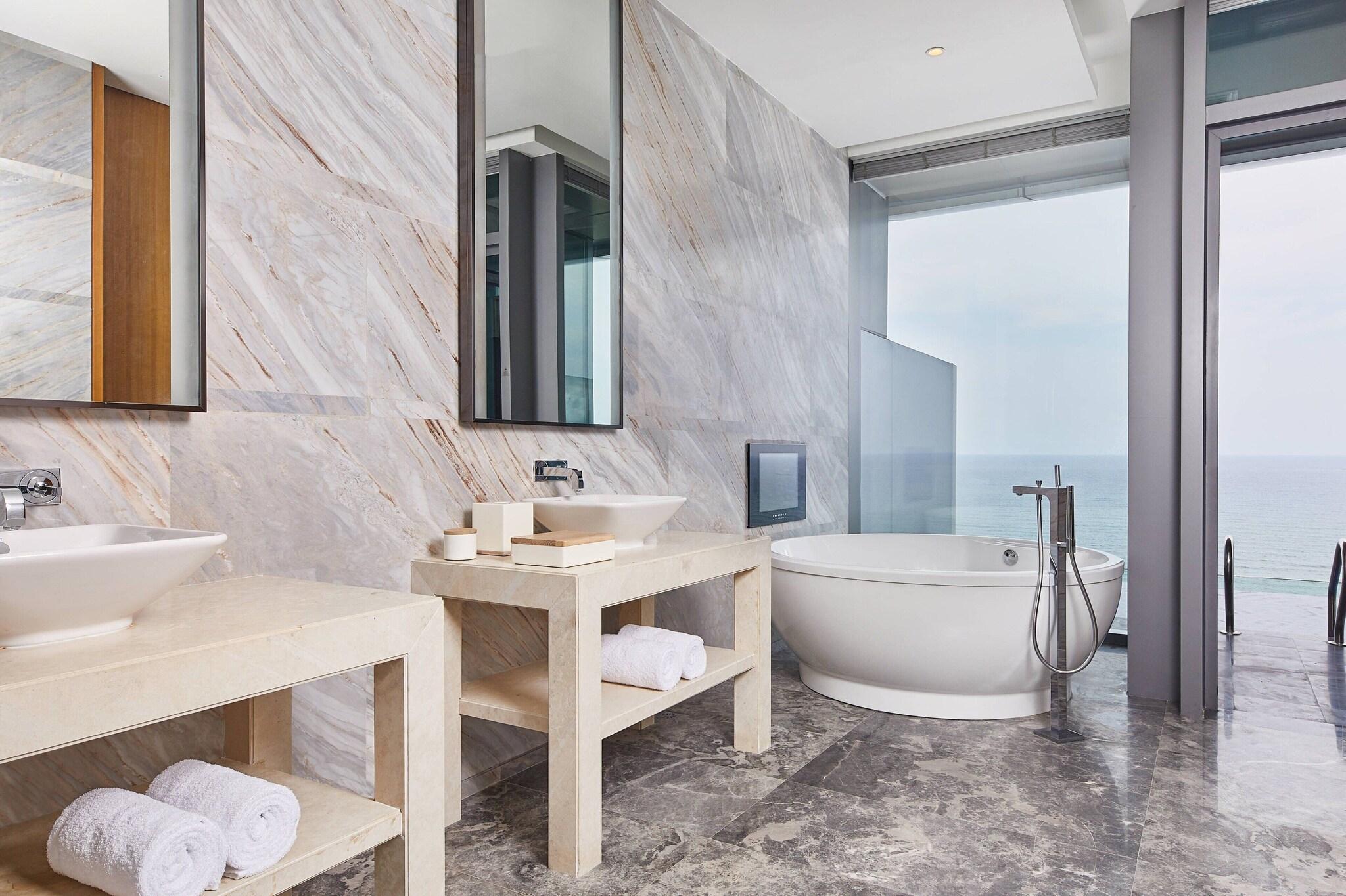 Suite Ocean View Two Double Beds