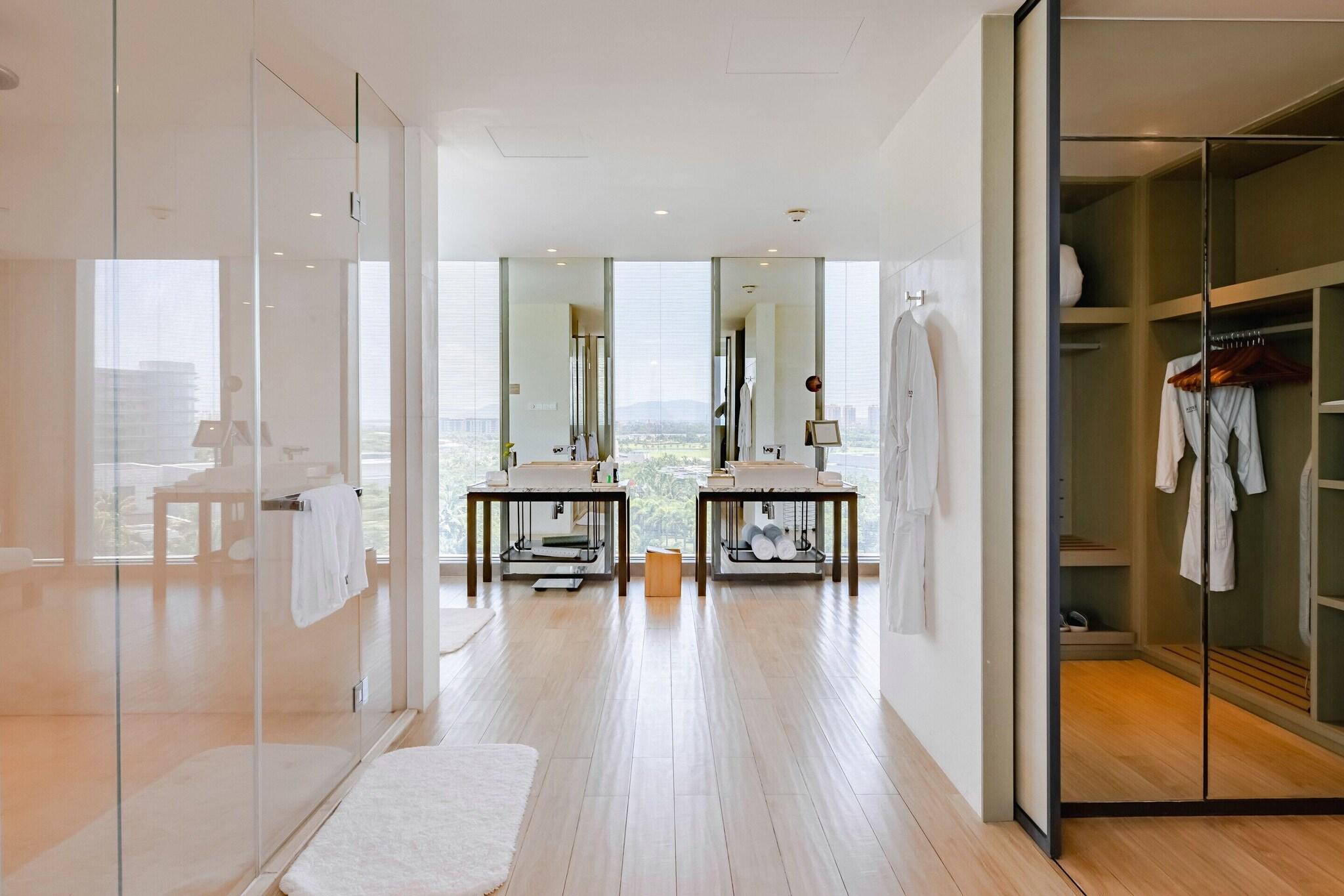 Suite Ocean View King Bed