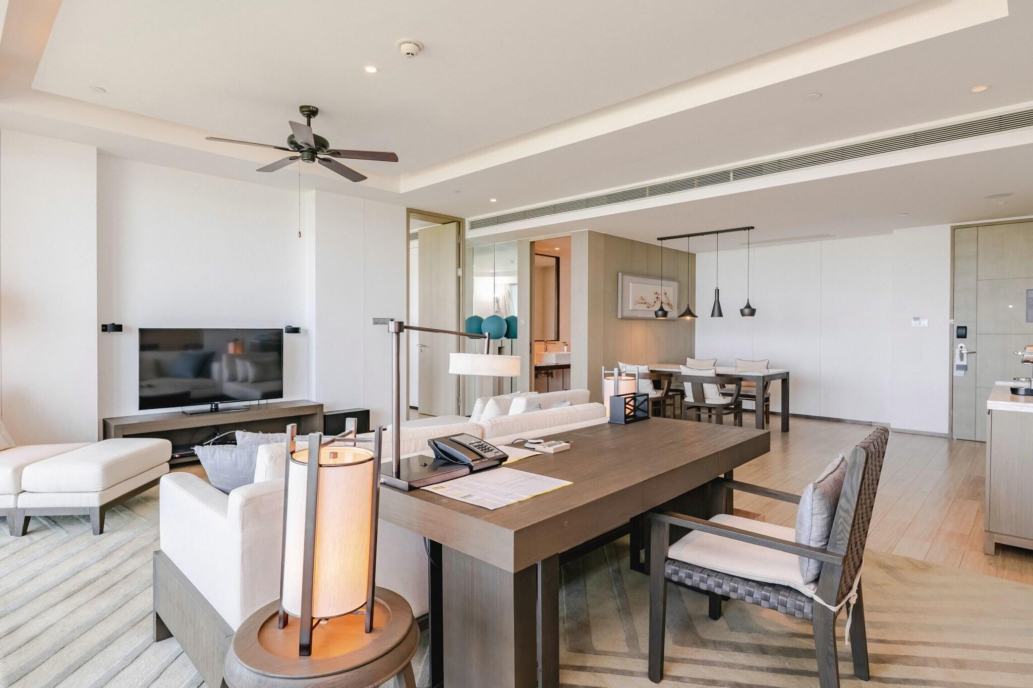 Suite Ocean View King Bed