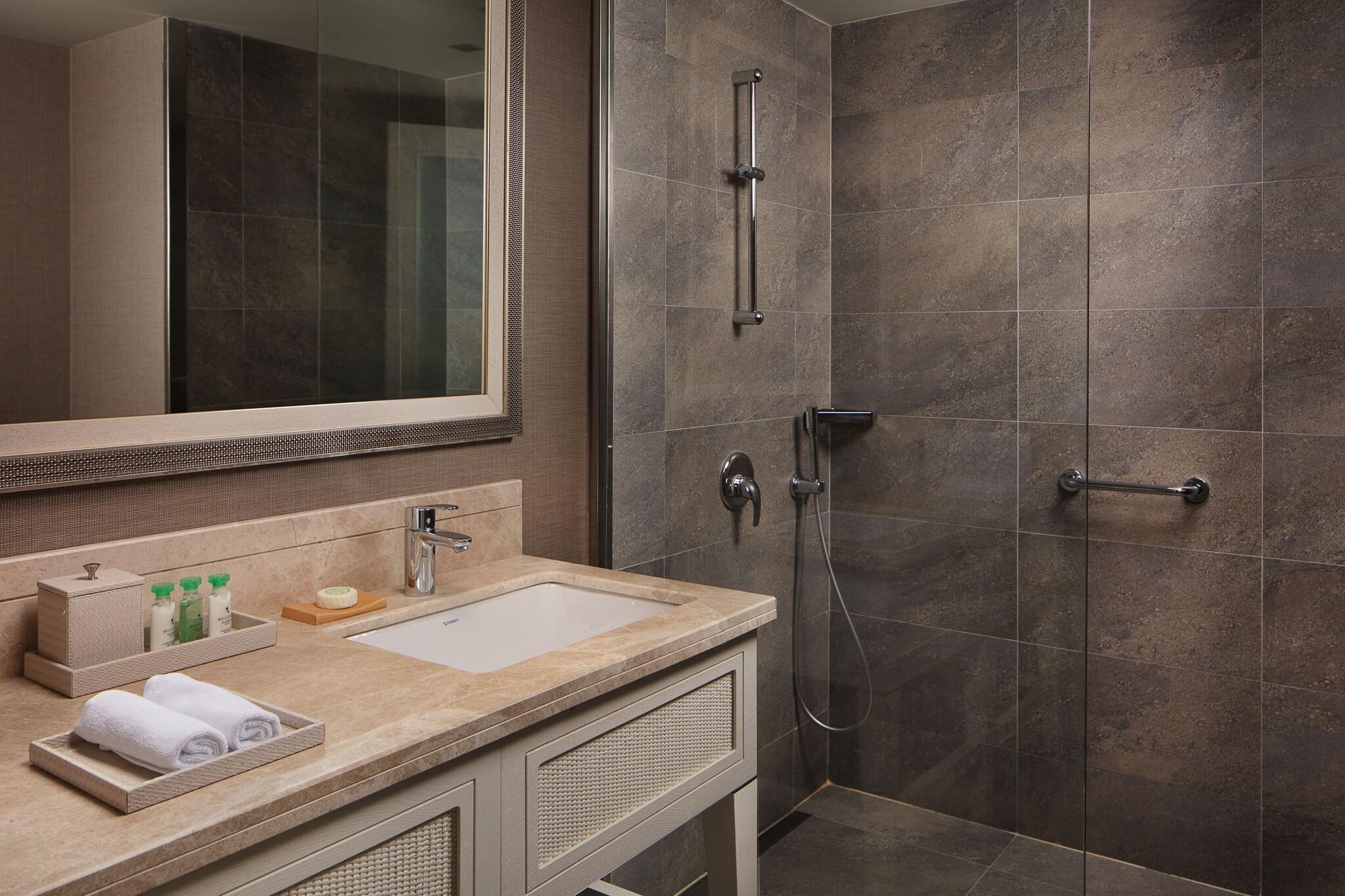 Double Sea View King Bed