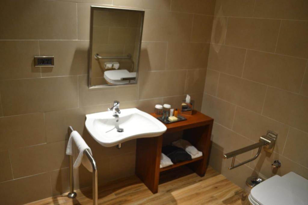 Double Queen Size Bed