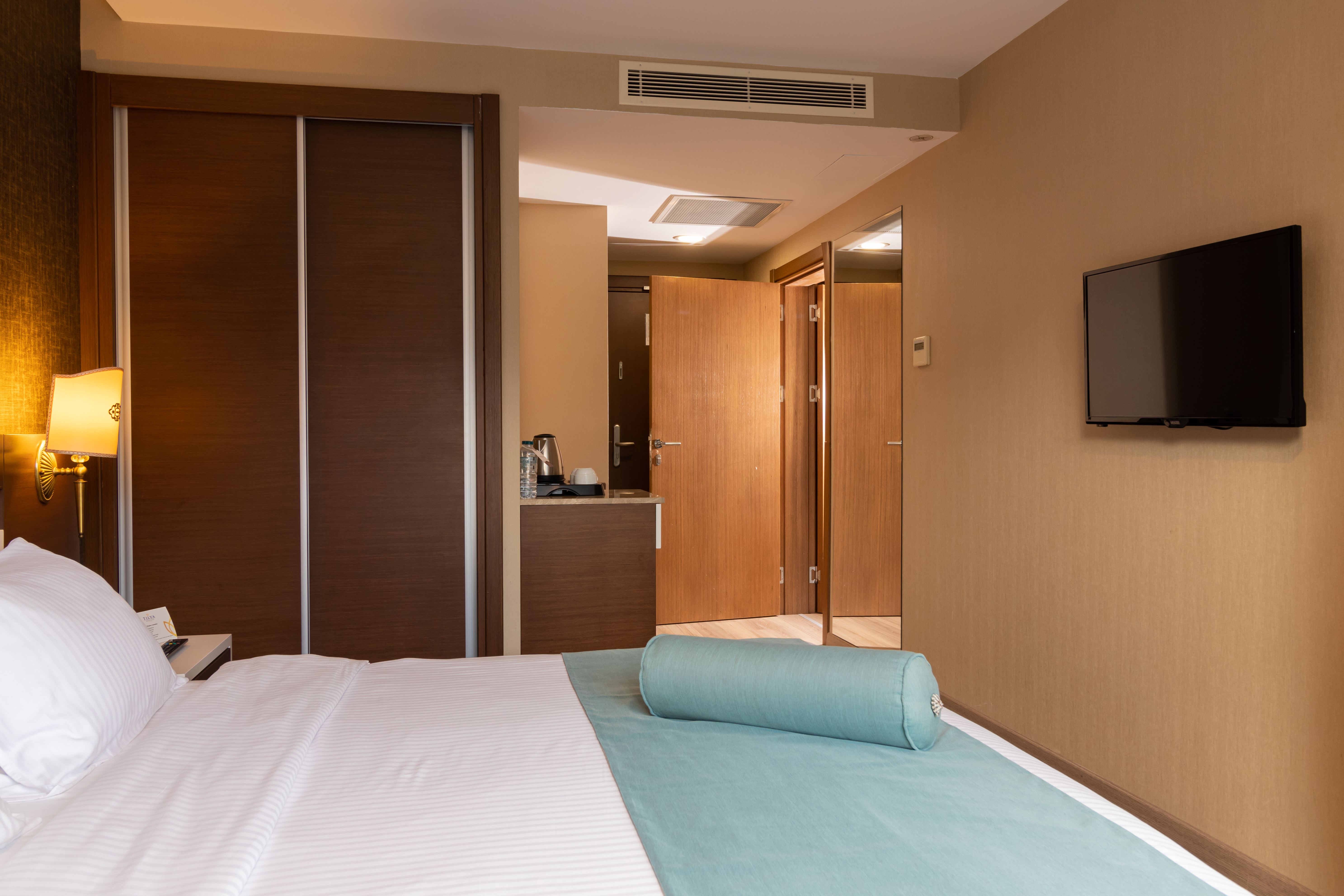 Room Connecting Room