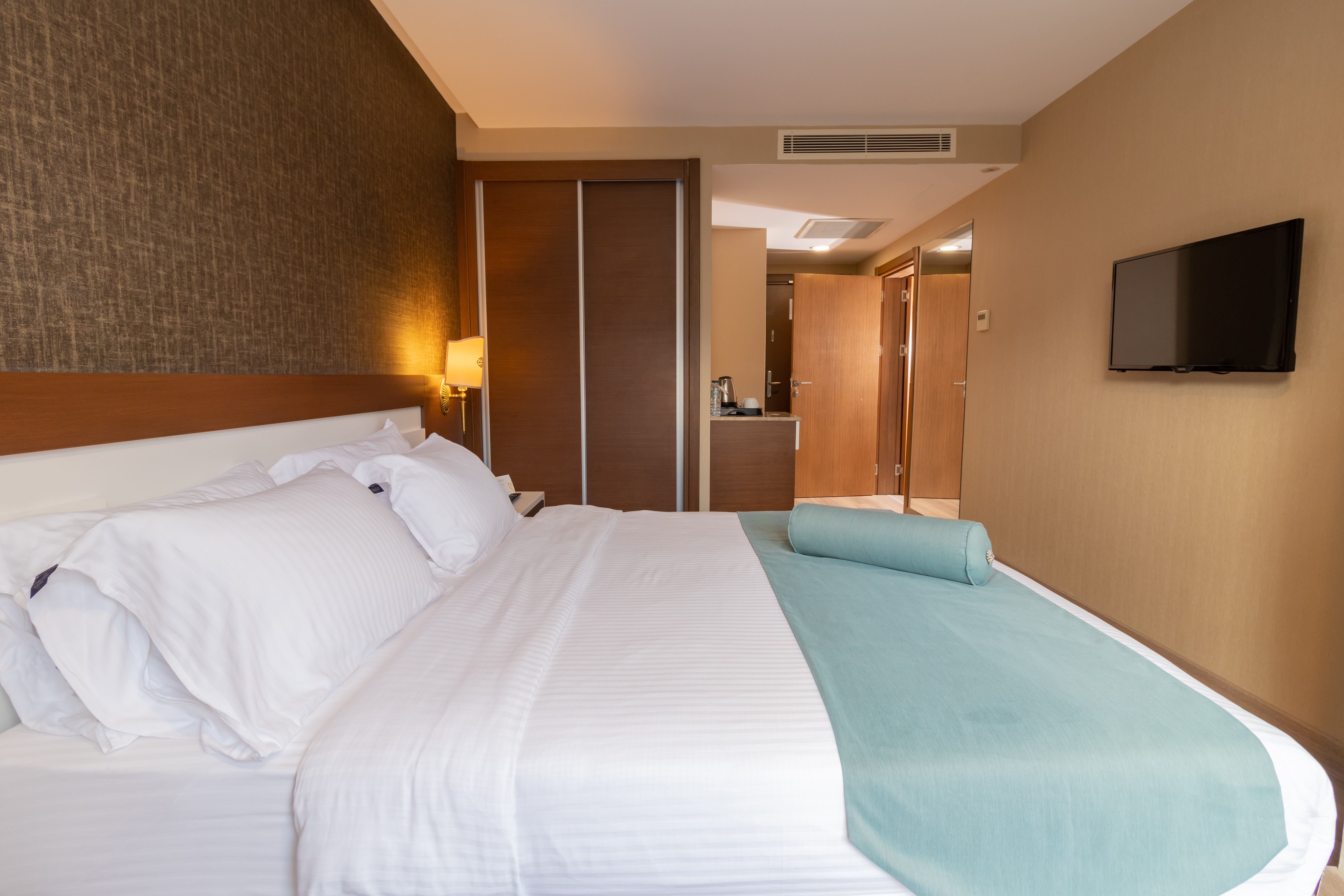 Room Connecting Room