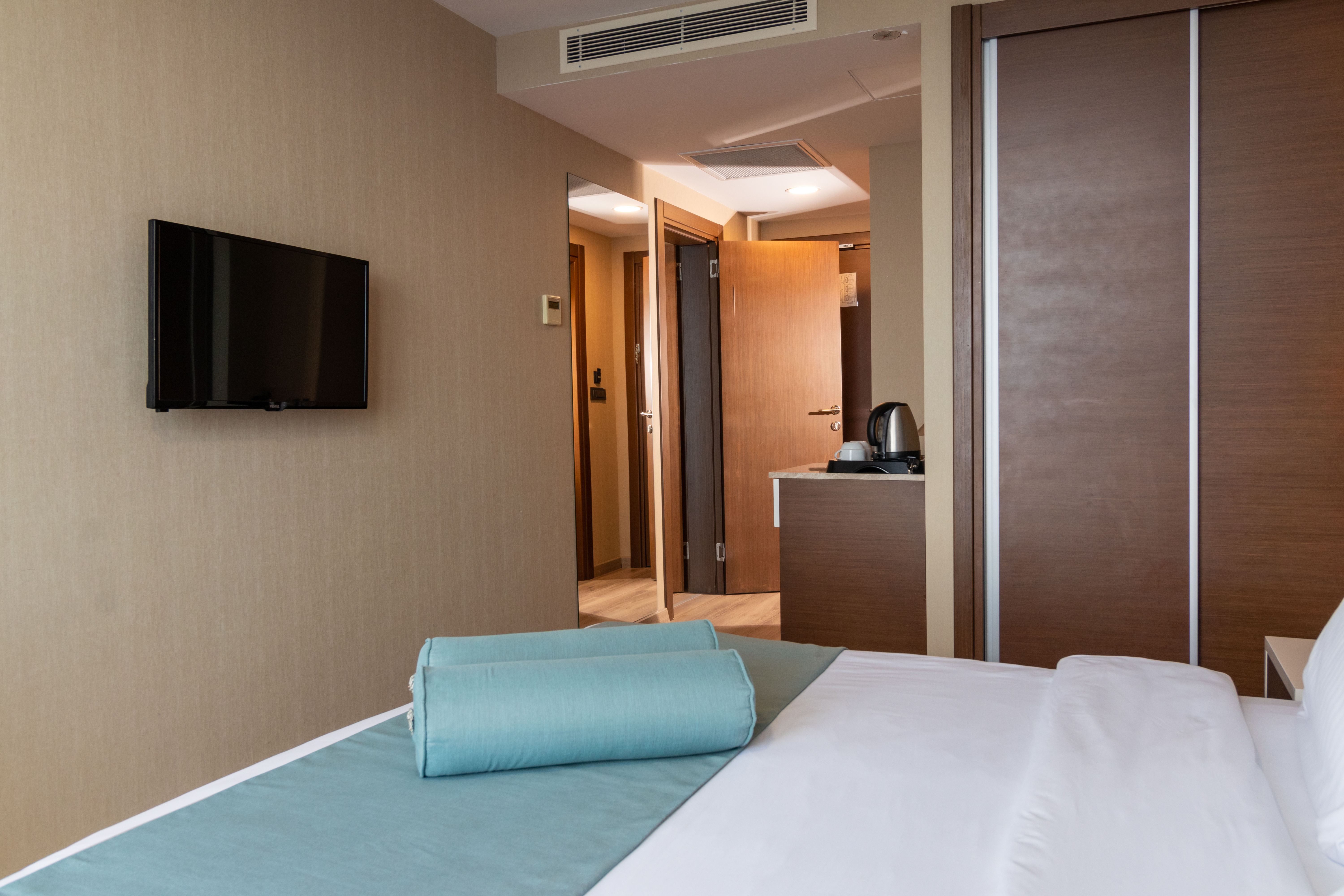 Room Connecting Room