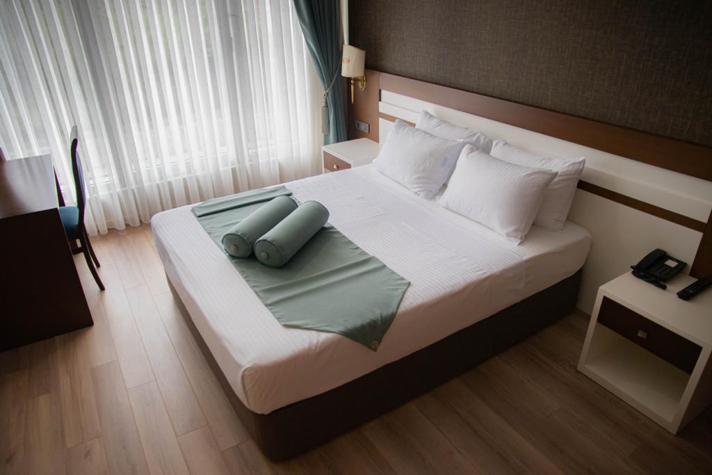 Room Connecting Room