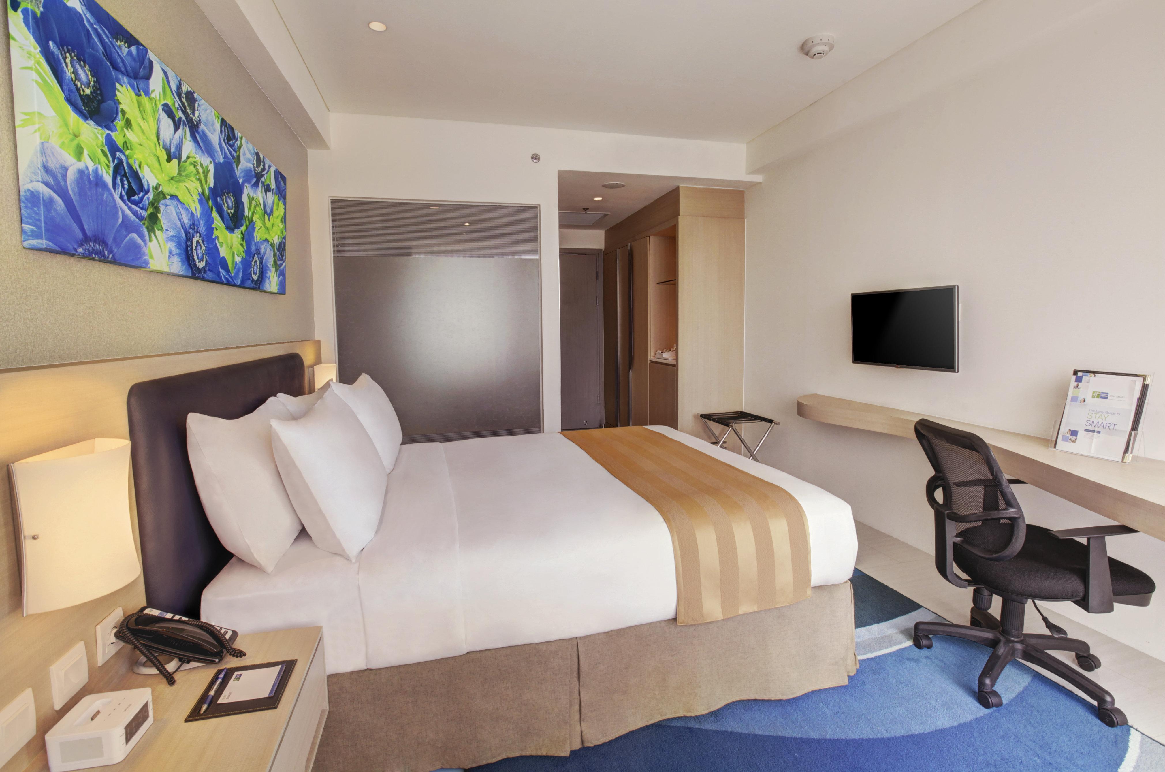 Double Queen Size Bed