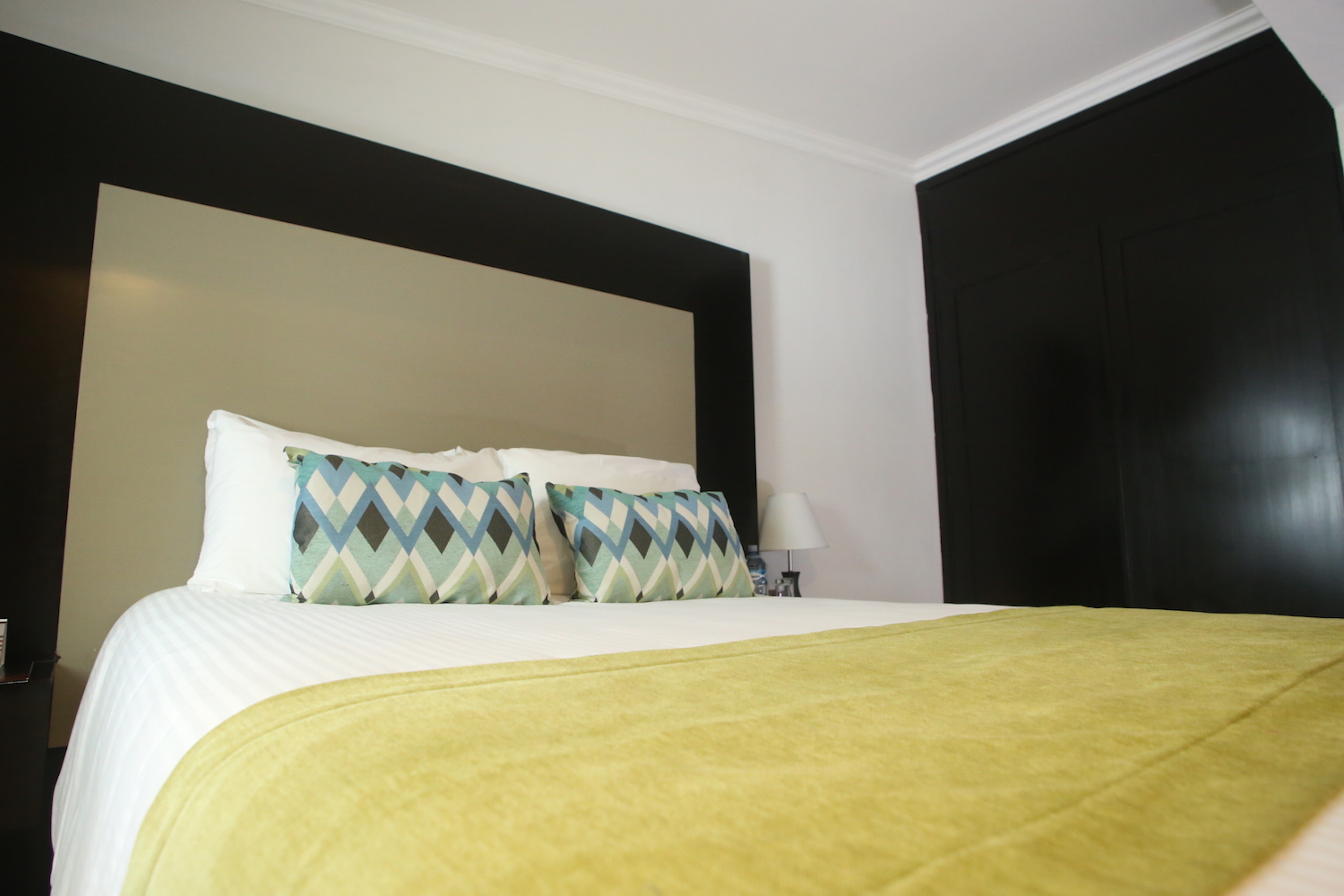 Double Executive Queen Bed