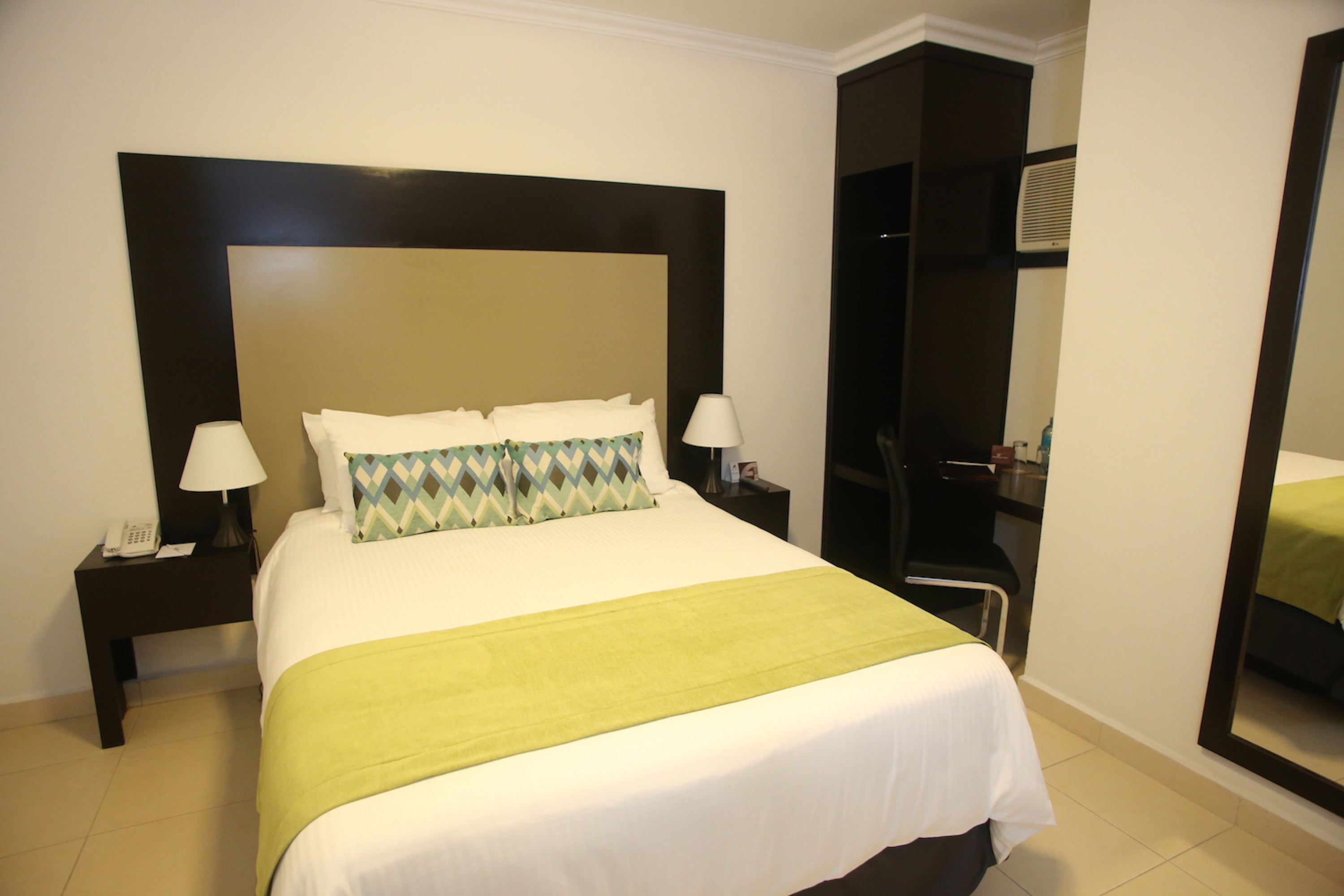 Double Executive Queen Bed