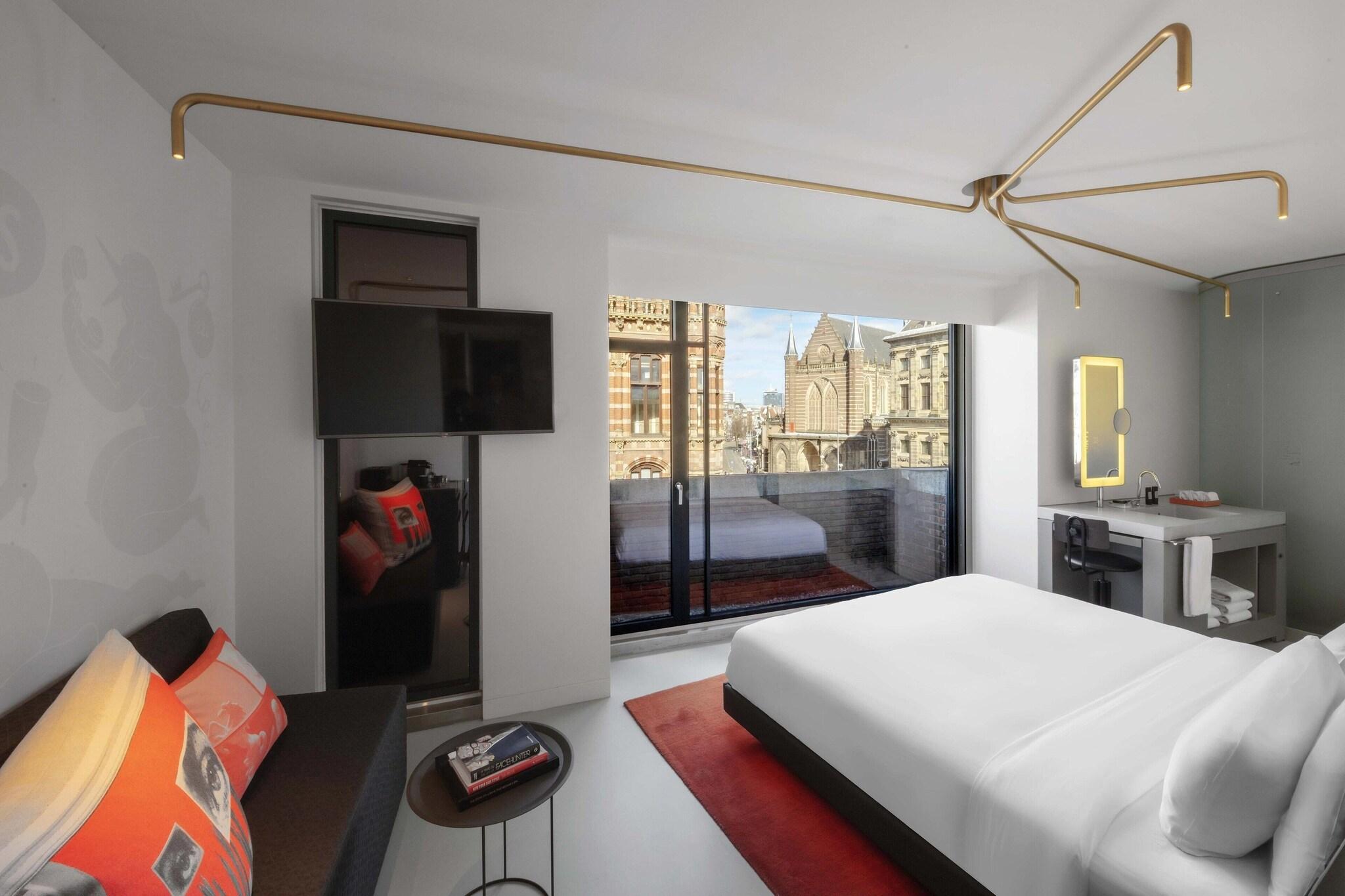 Double Deluxe King Bed