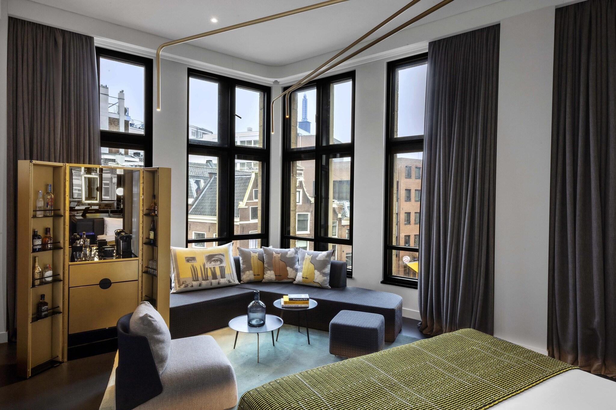 Suite Deluxe King Bed