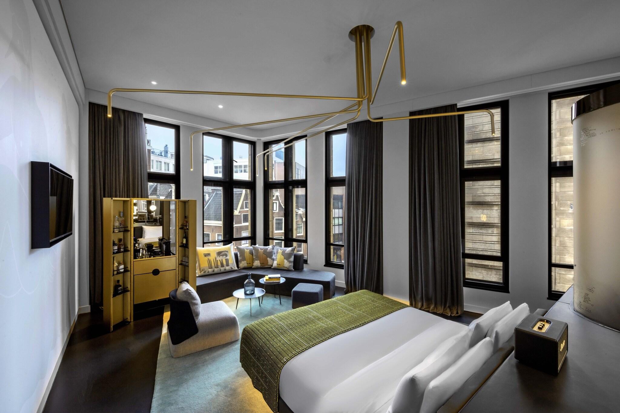 Suite Deluxe King Bed