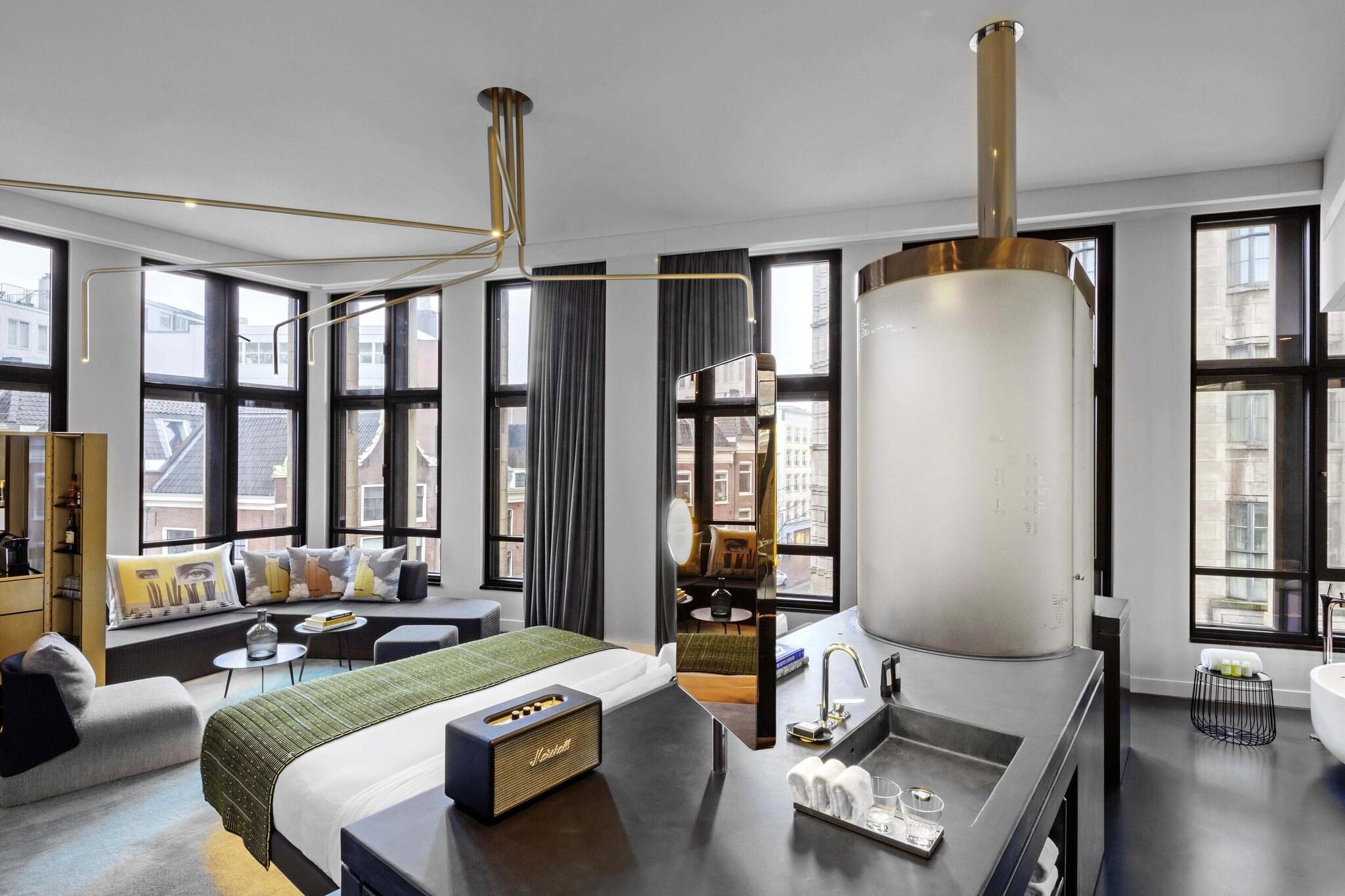 Suite Deluxe King Bed