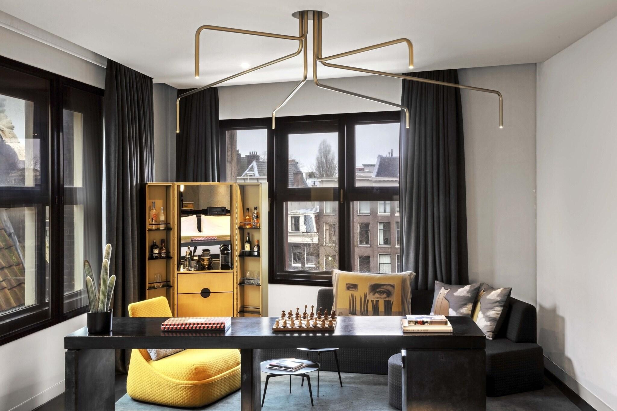 Suite Deluxe King Bed