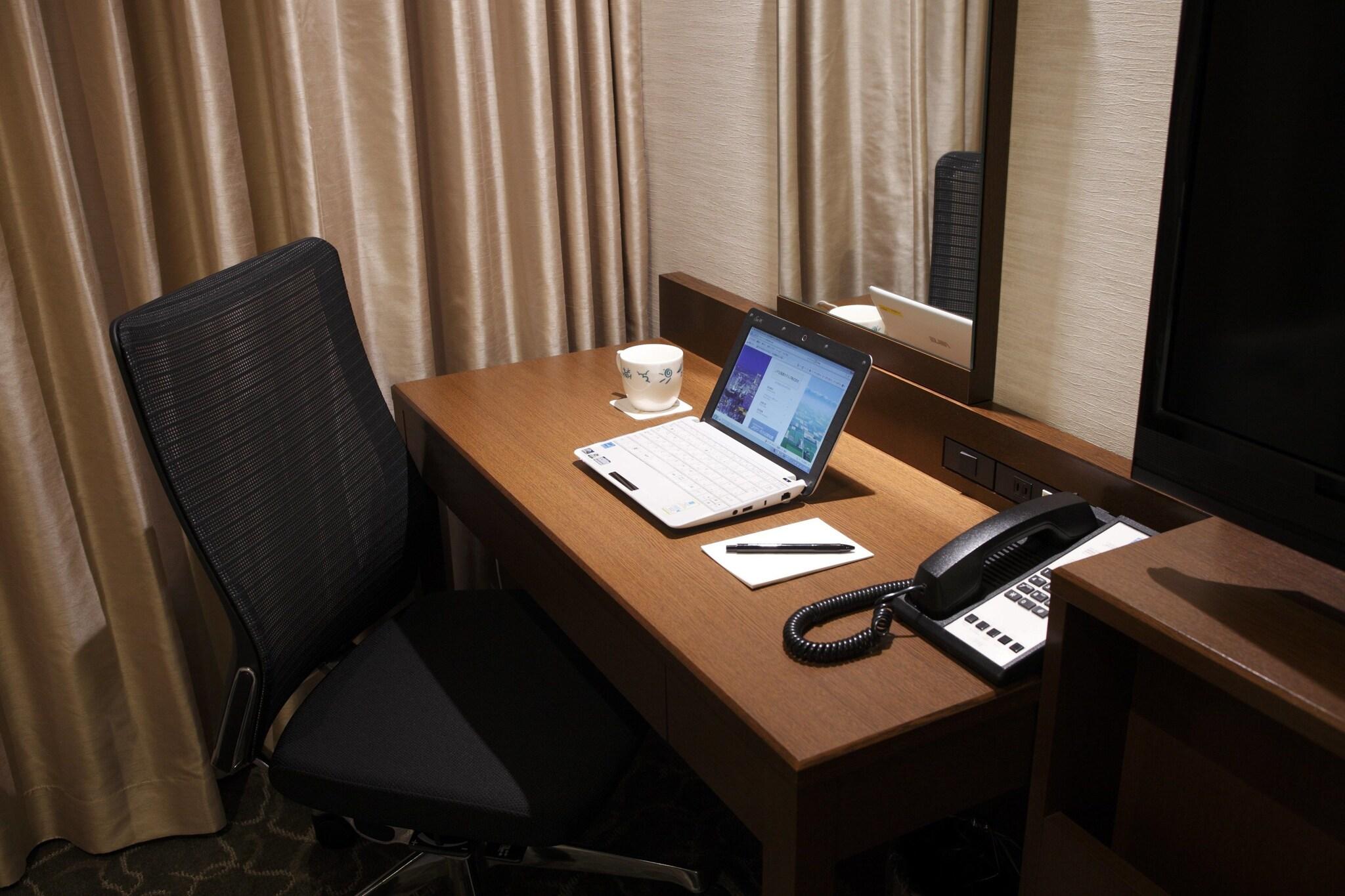 Single Economy Non Smoking