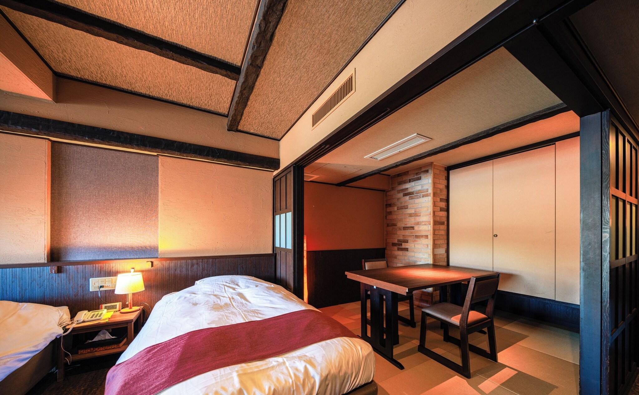 Twin Japanese Room