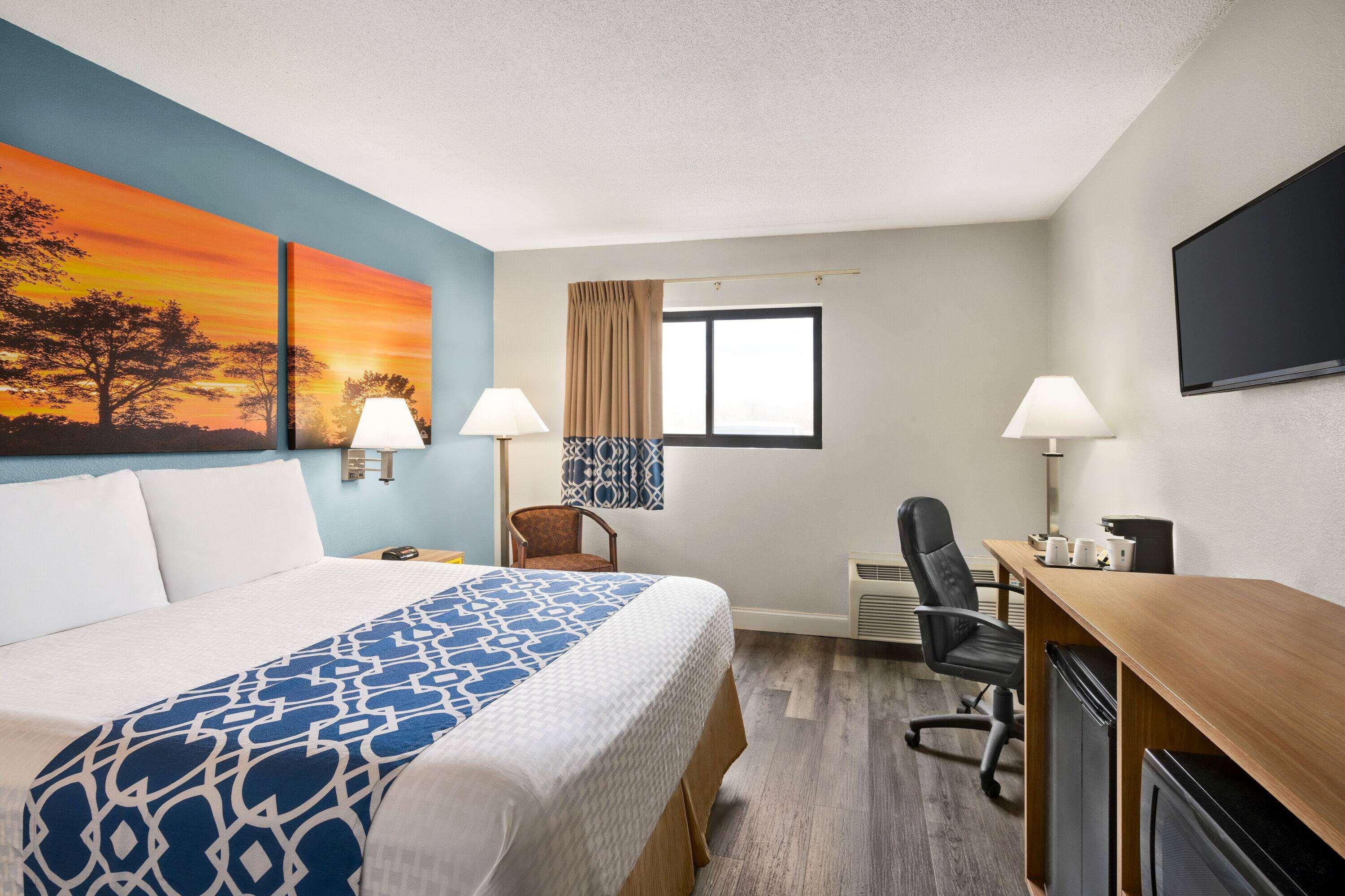 Triple Queen Size Bed