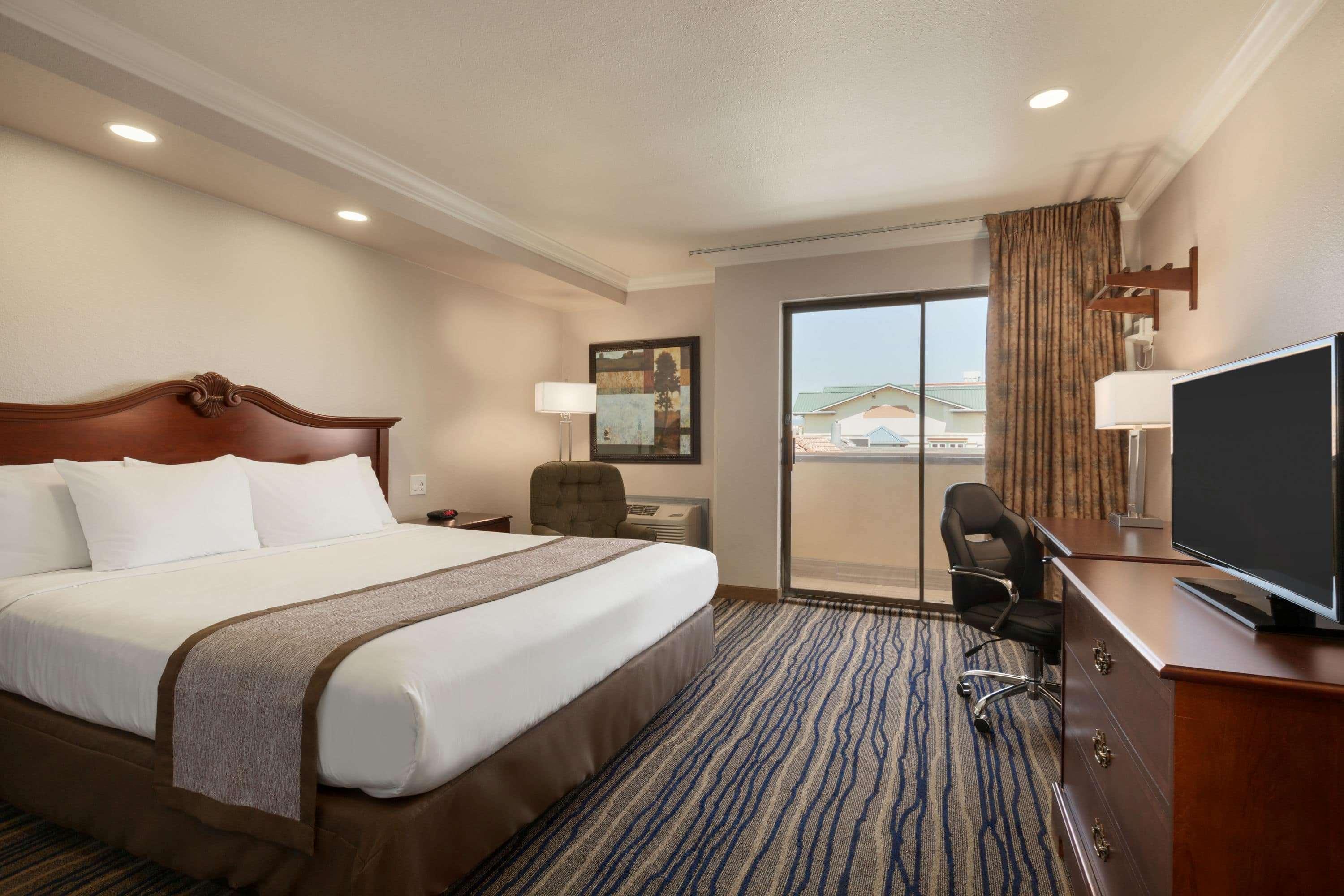 Double King Bed Non Smoking