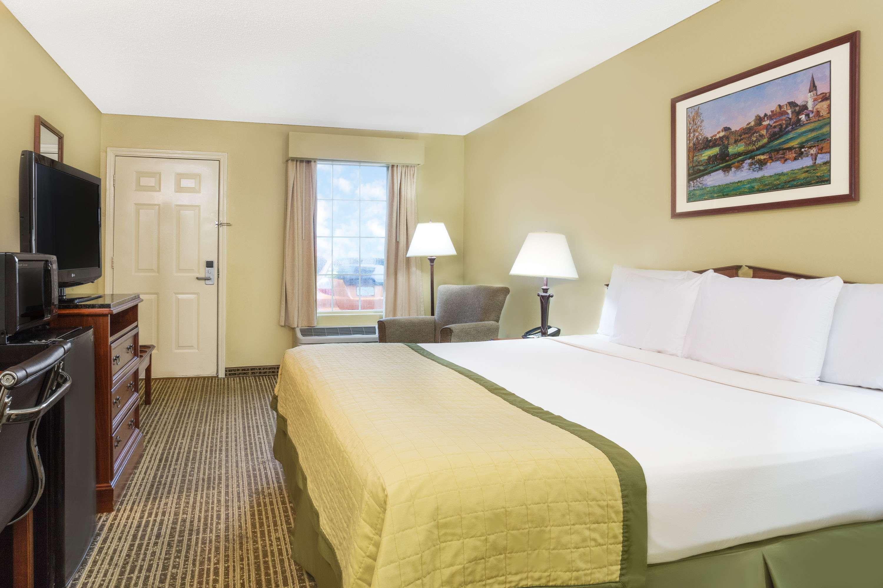 Room King Bed Non Smoking