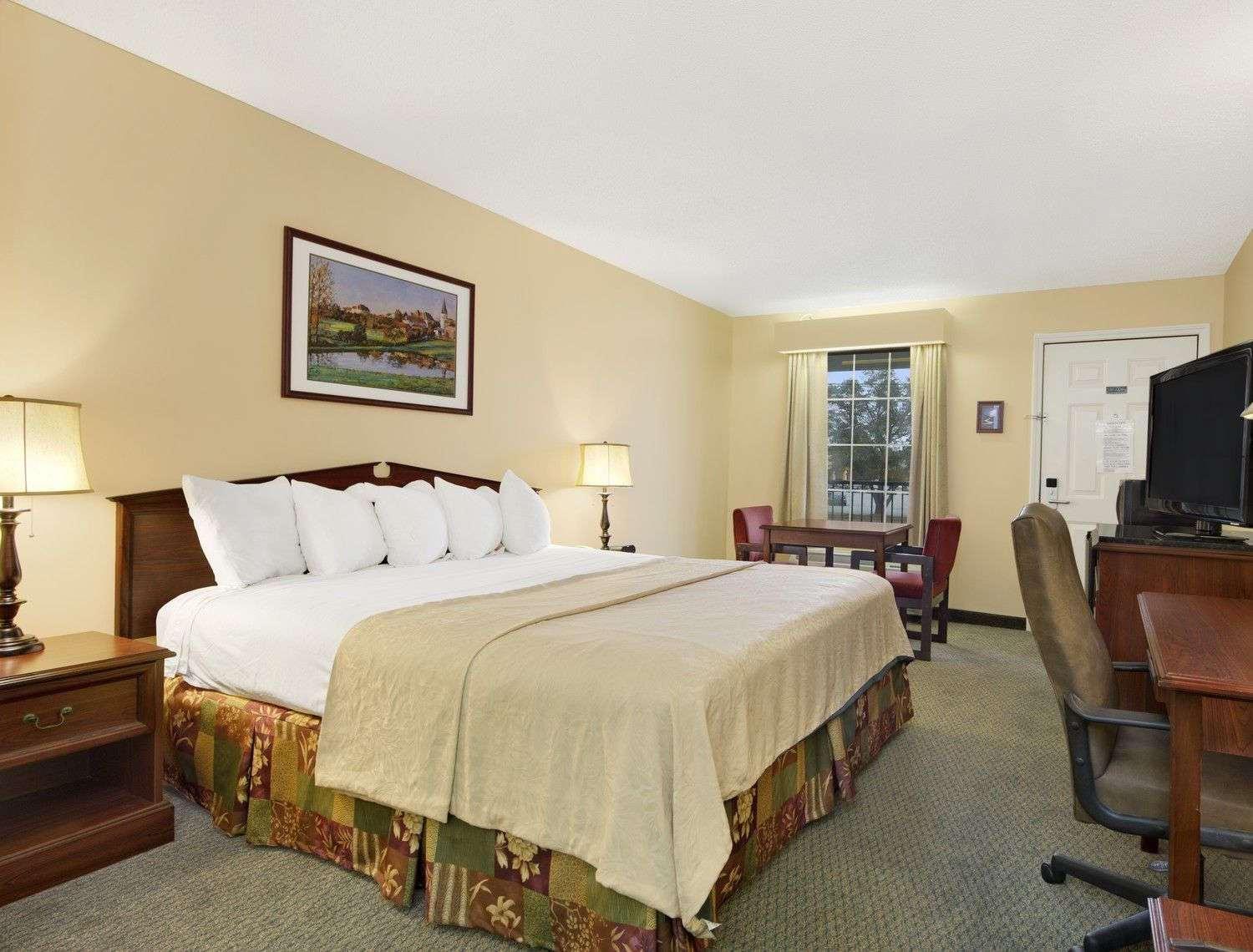 Room King Bed Non Smoking