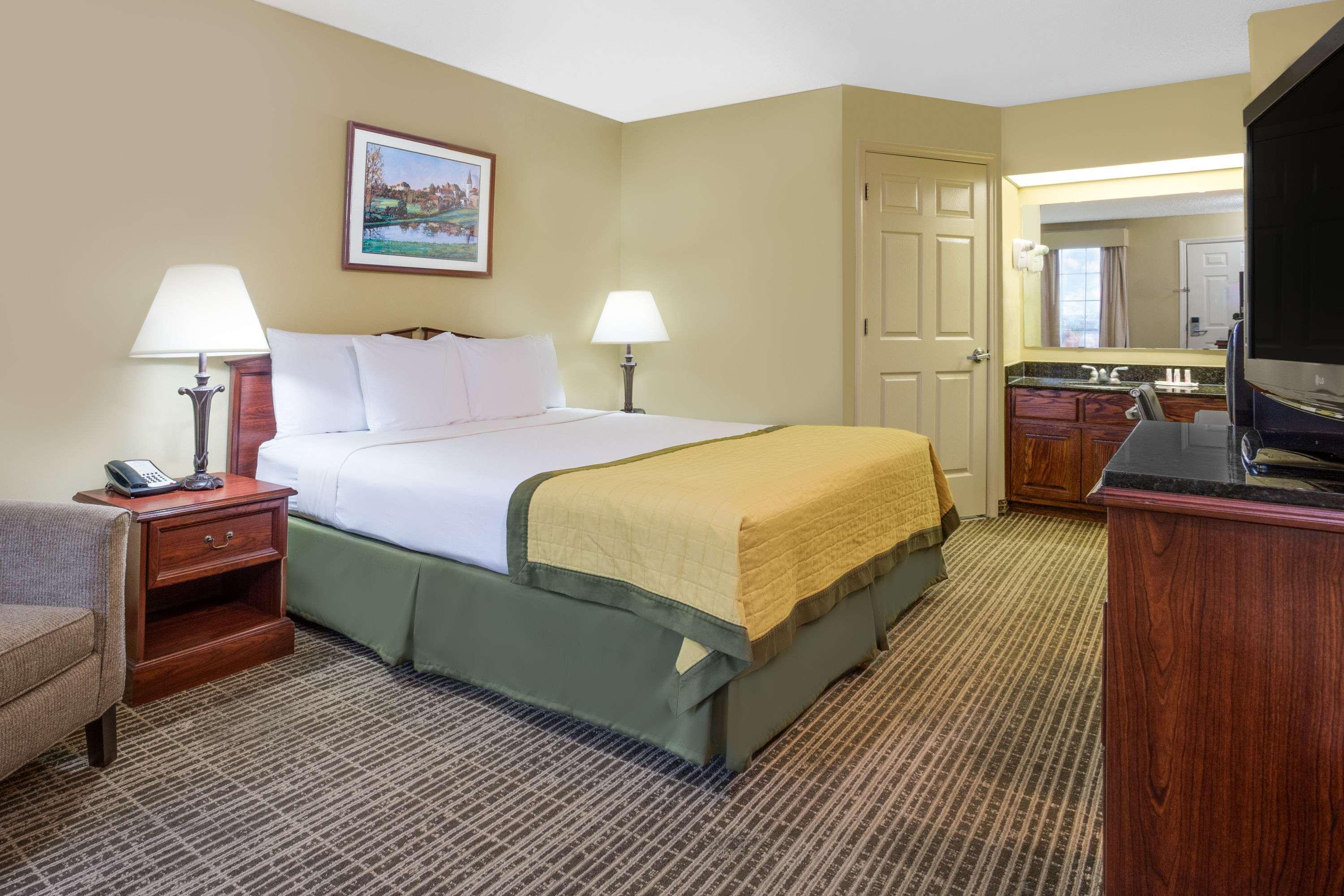 Room King Bed Non Smoking