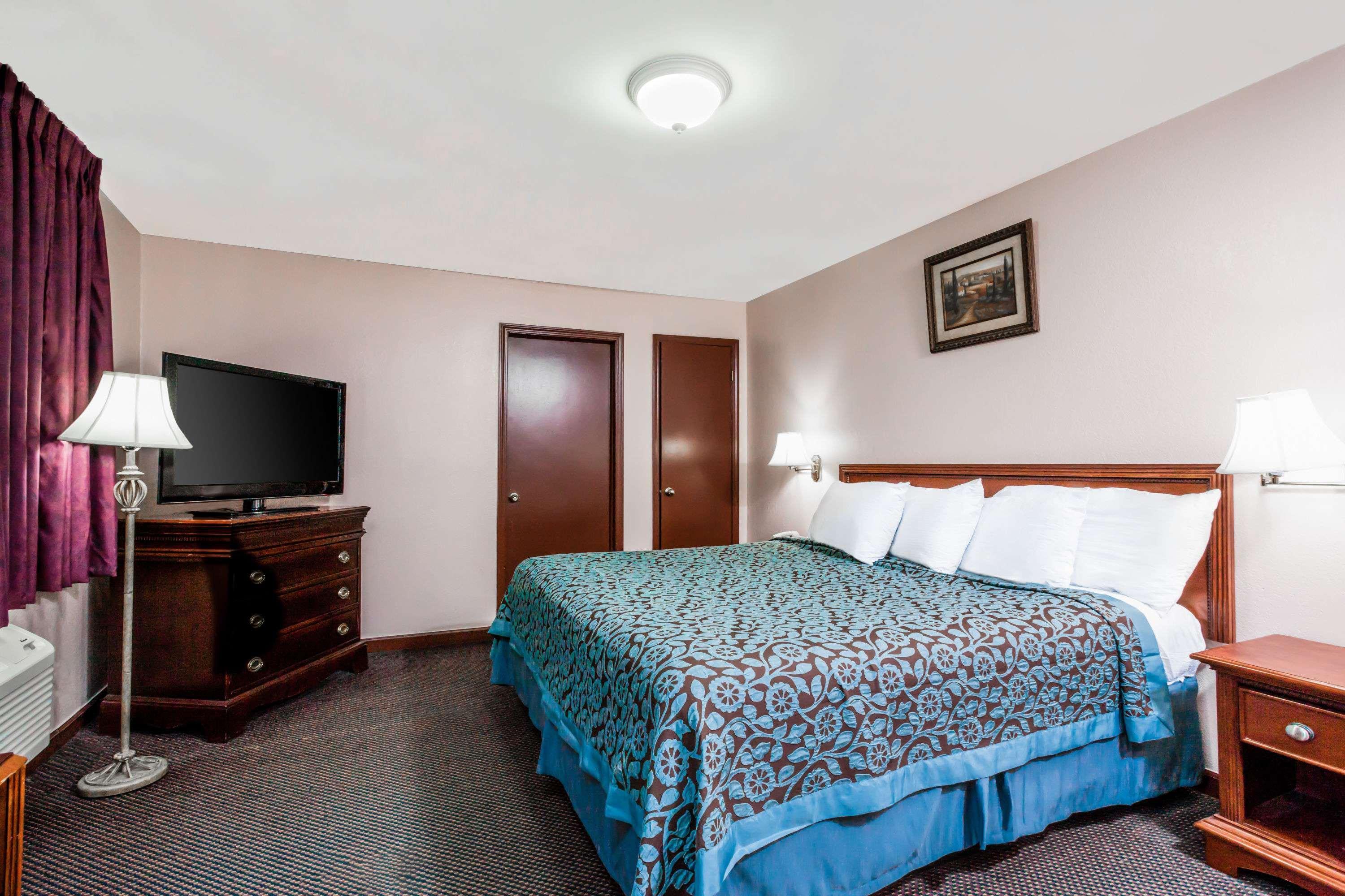 Triple King Bed Non Smoking