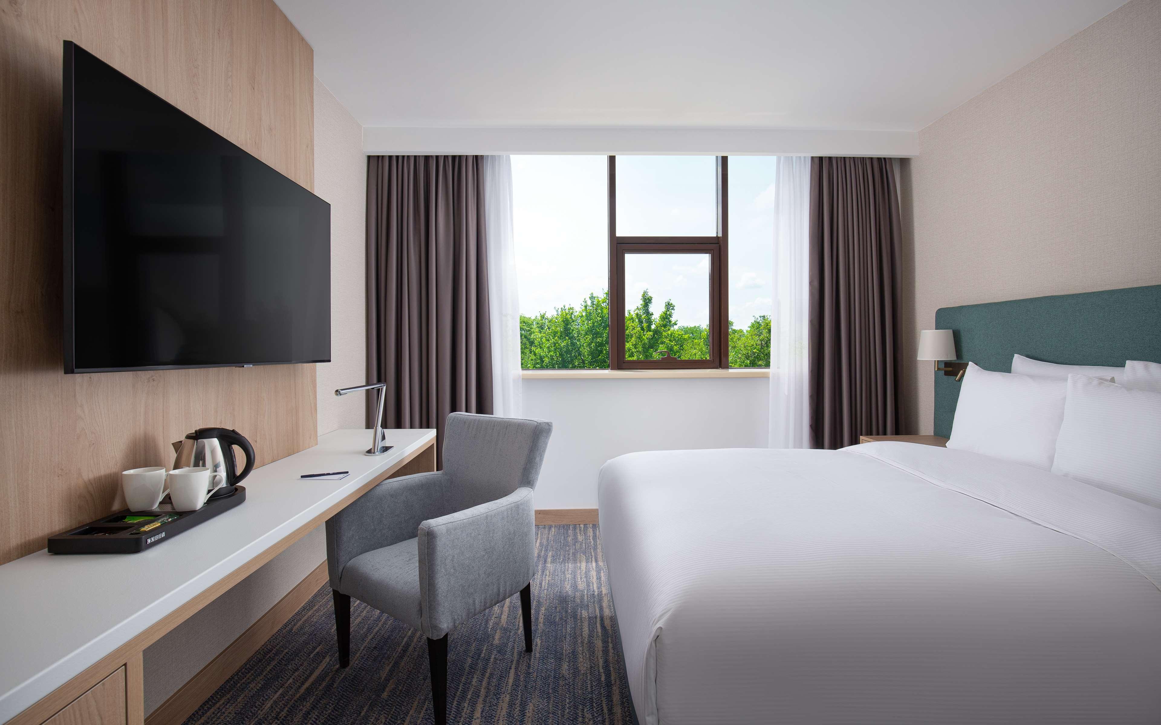 Double Guest Room Queen Bed