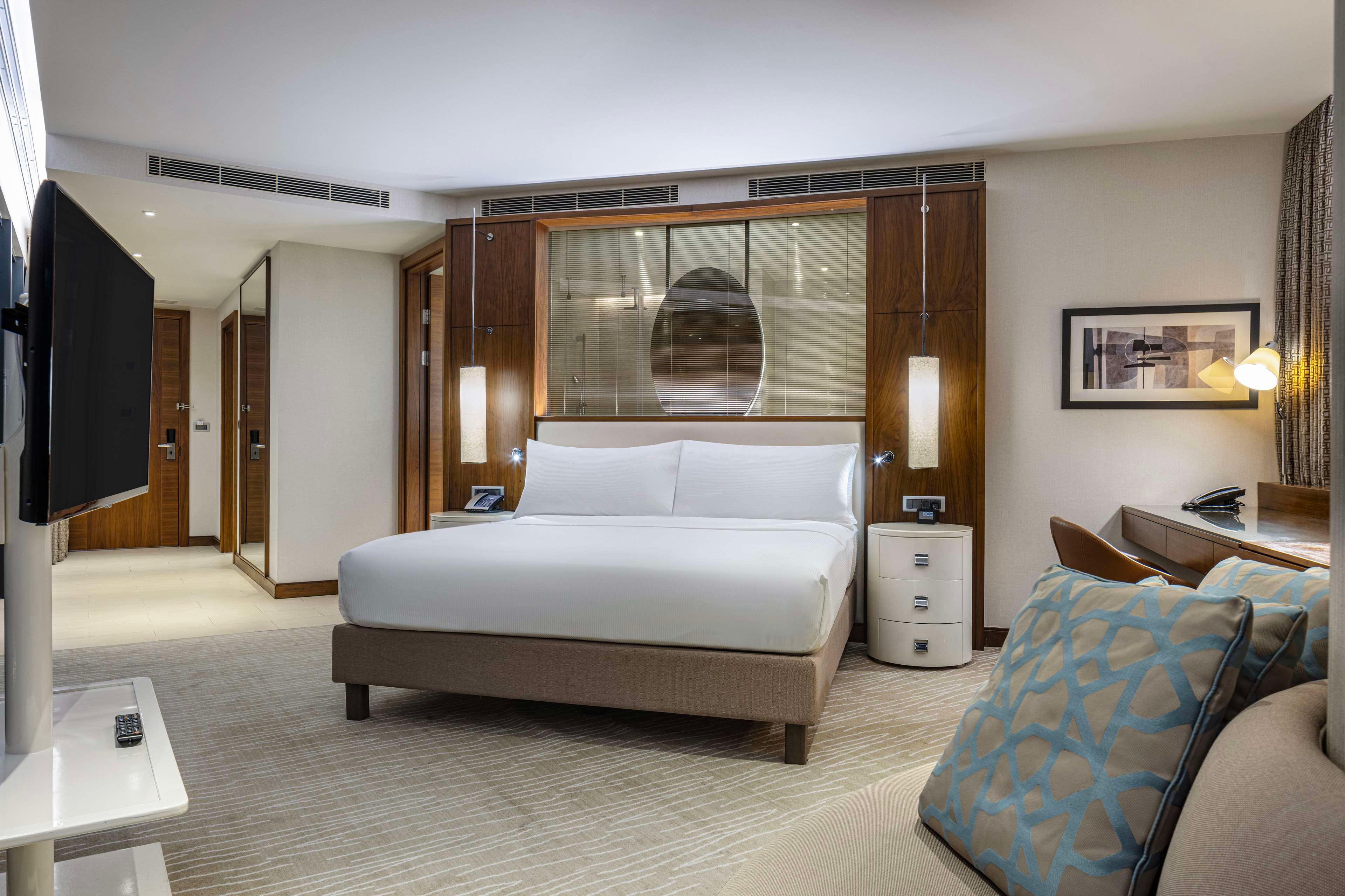 Junior Suite Sea View King Bed