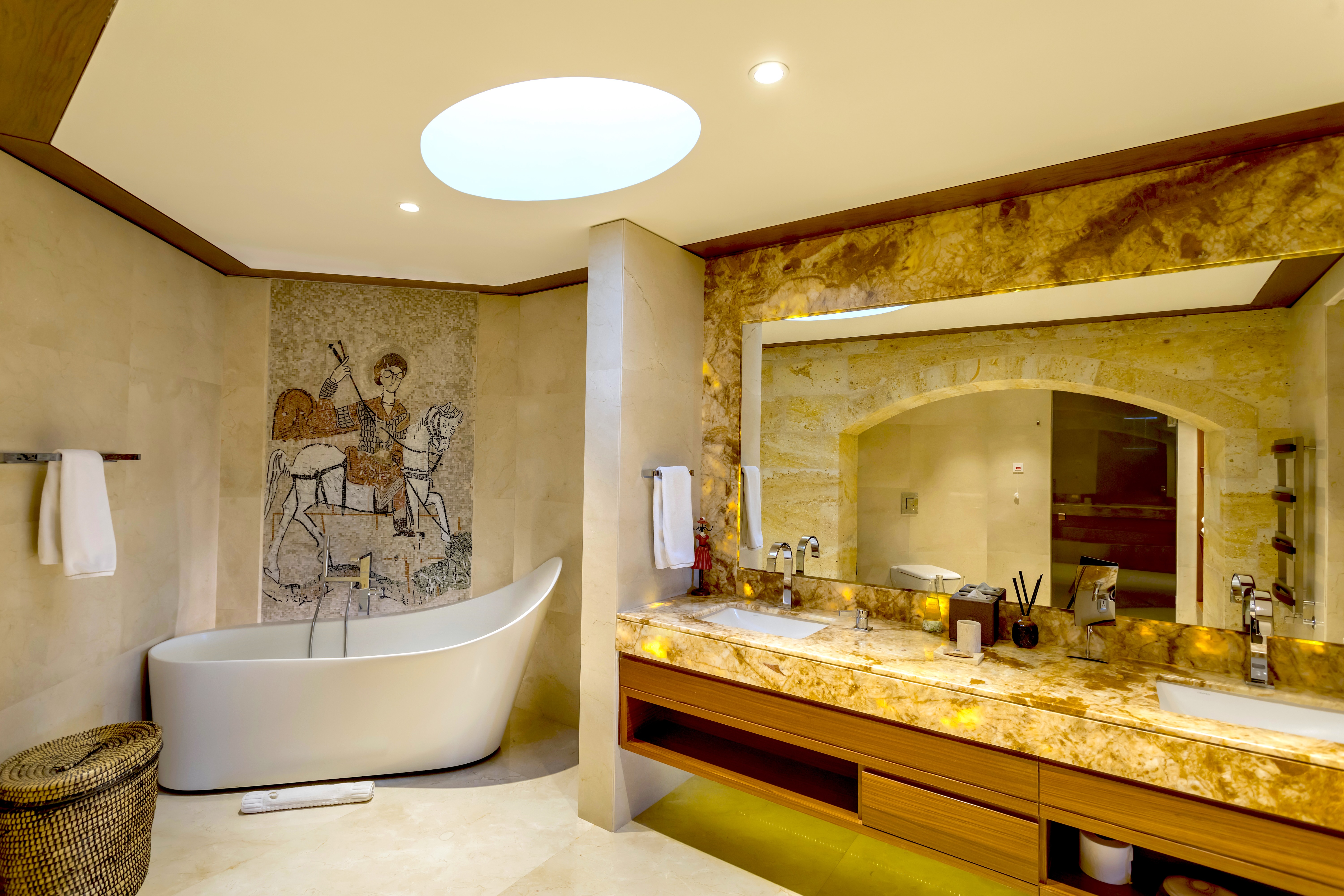 Suite Deluxe King Bed