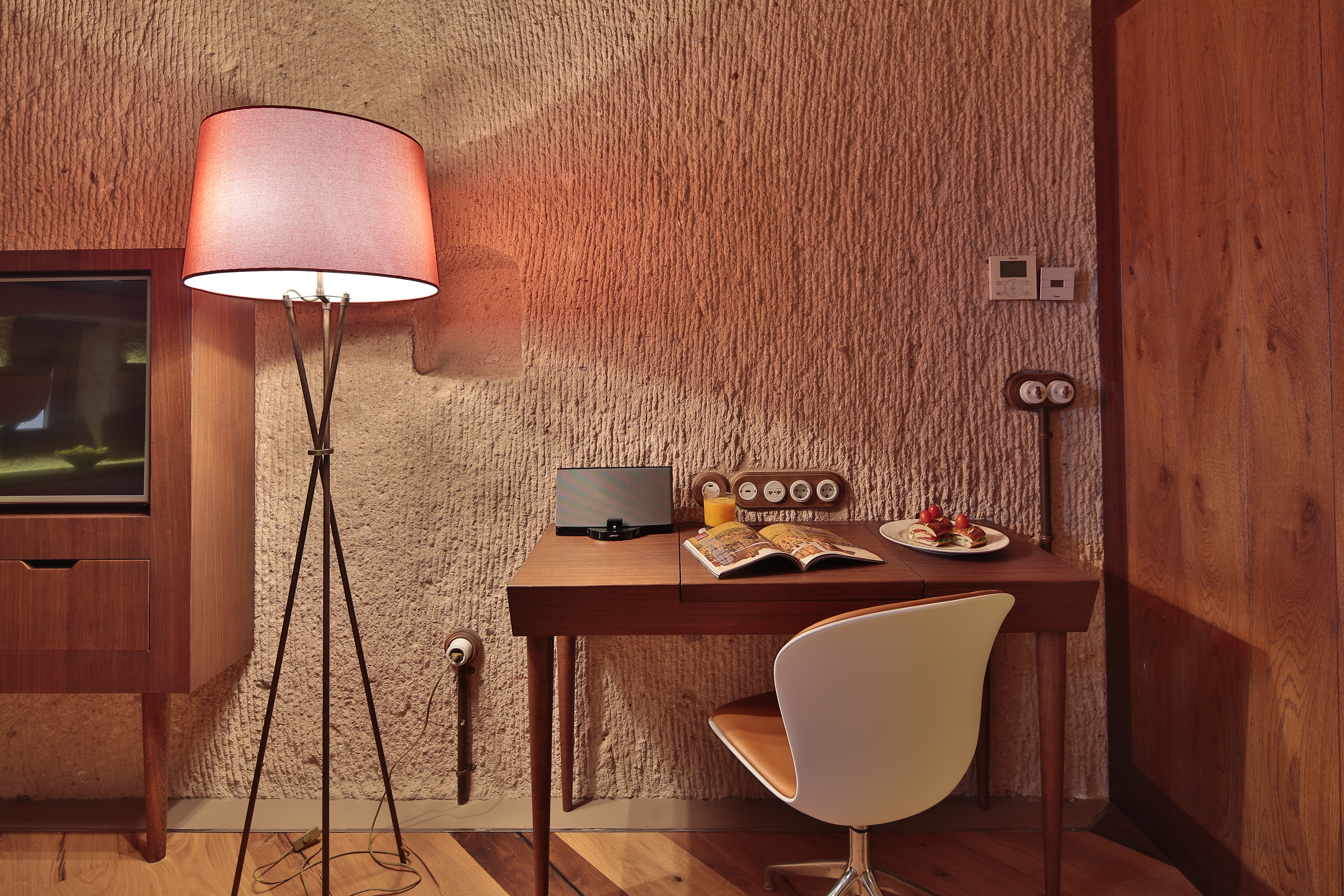 Cave Deluxe Queen Bed