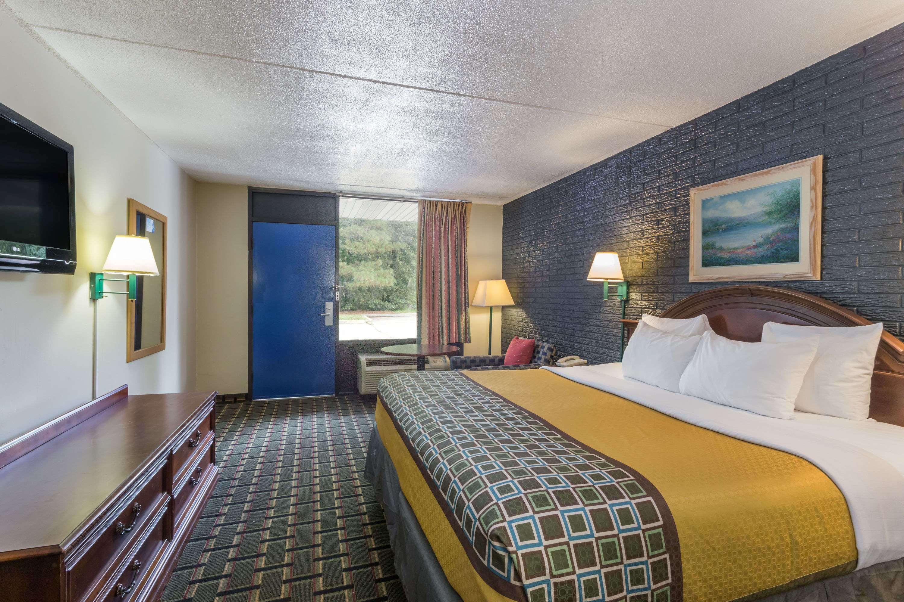 Room Queen Bed Non Smoking