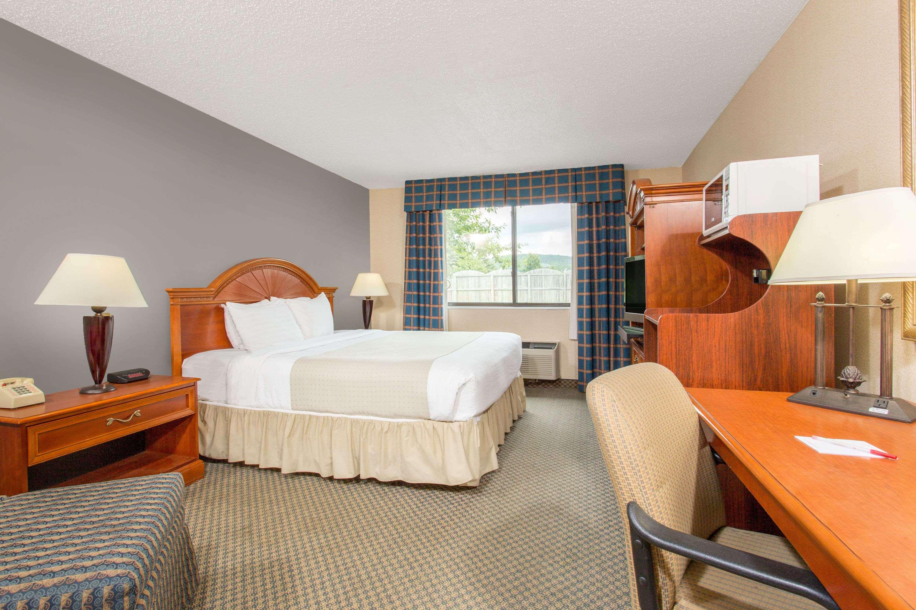 Double King Bed Non Smoking