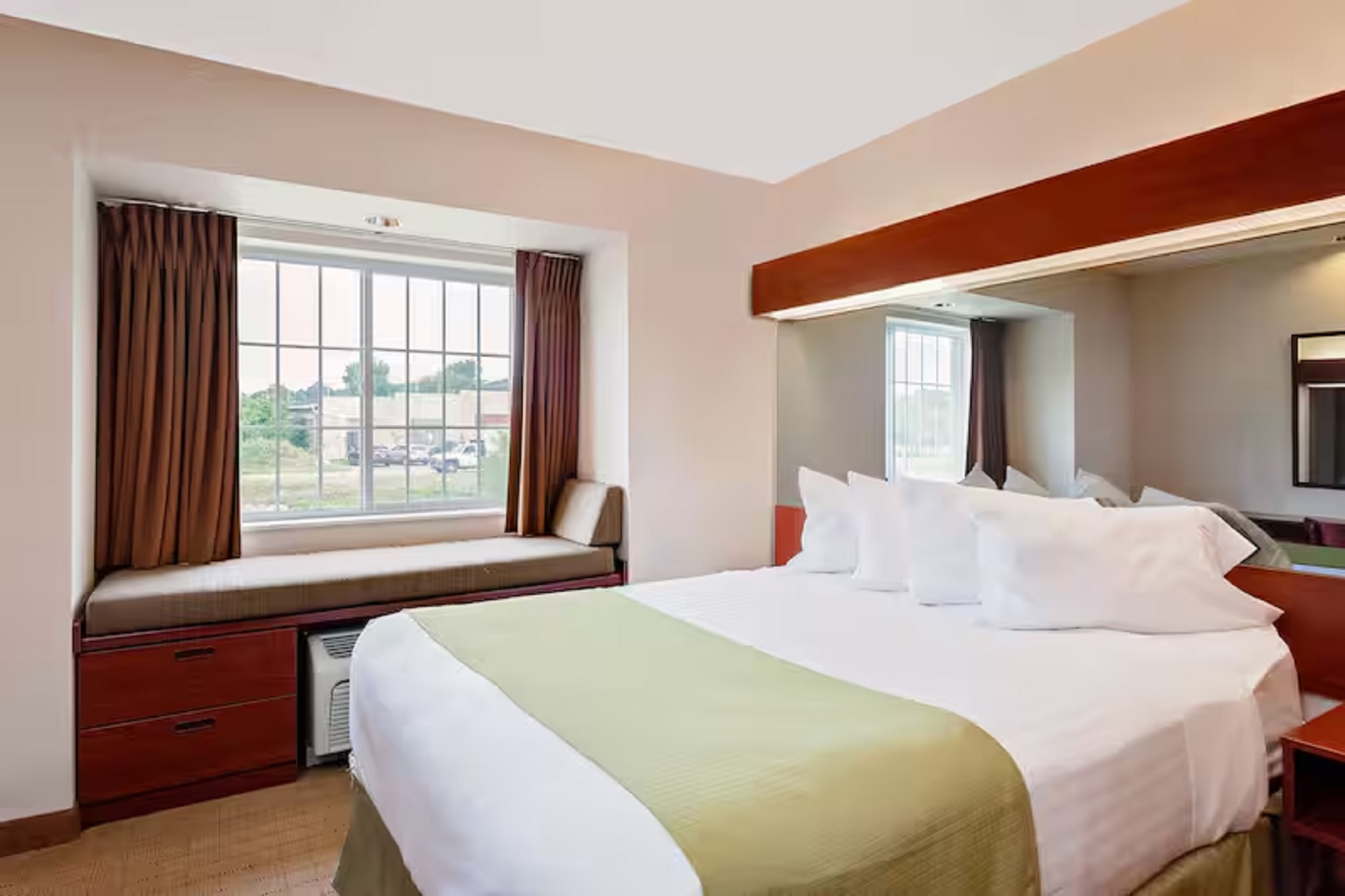 Suite Queen Size Bed