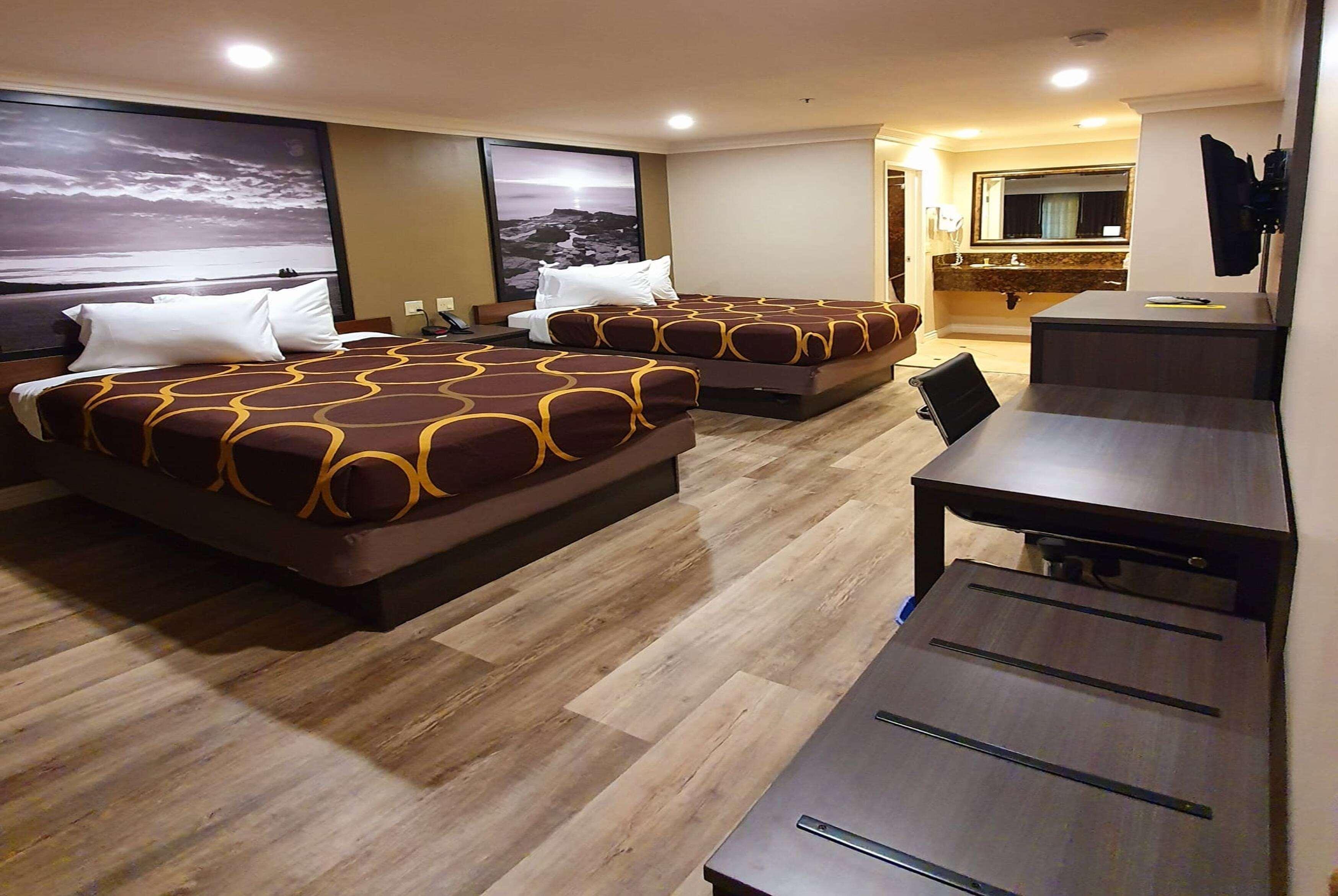 Quadruple Two Queen Beds