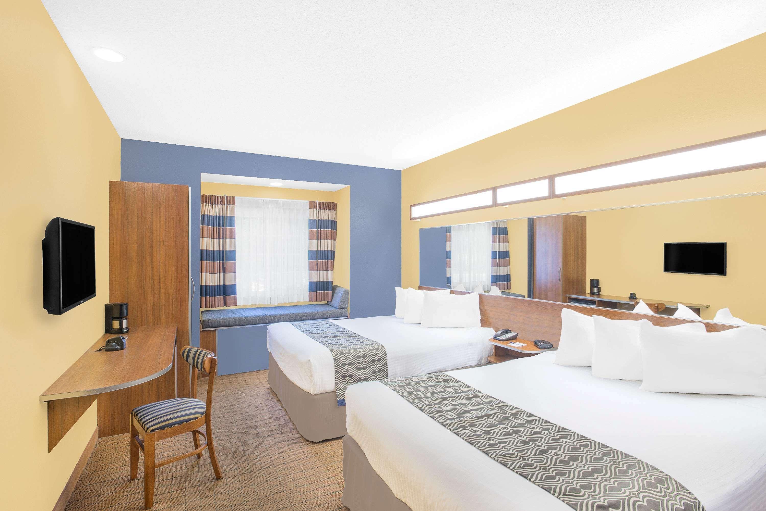 Quadruple Two Queen Beds