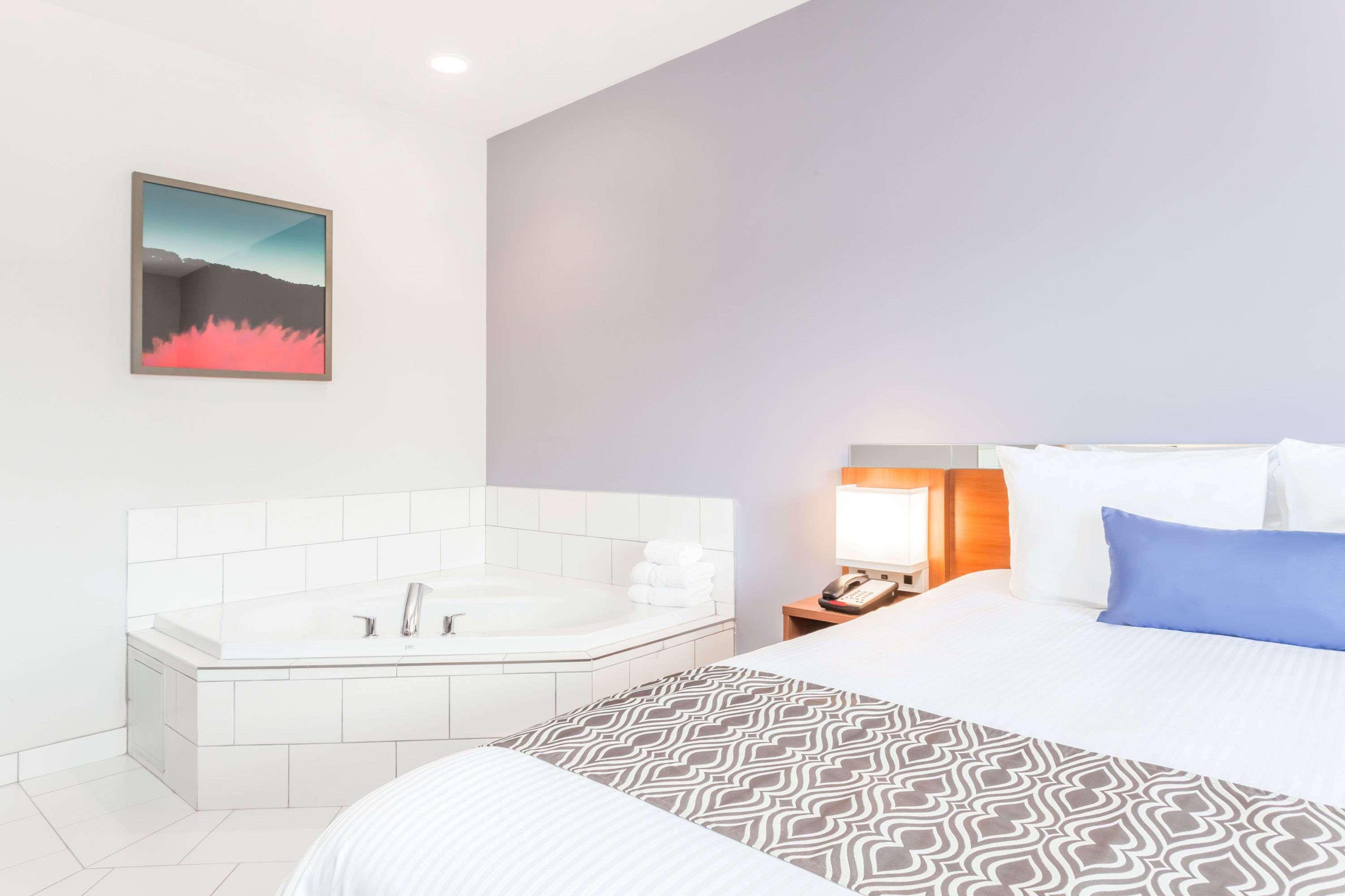 Suite Queen Size Bed