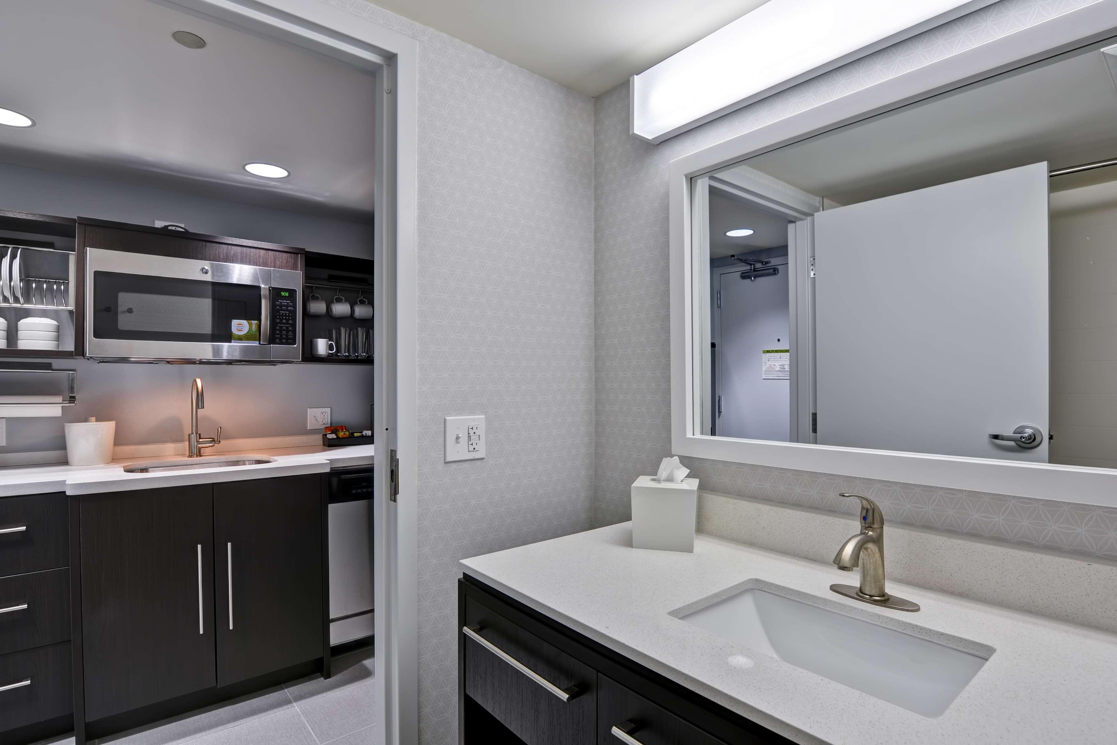 Studio Two Queen Beds