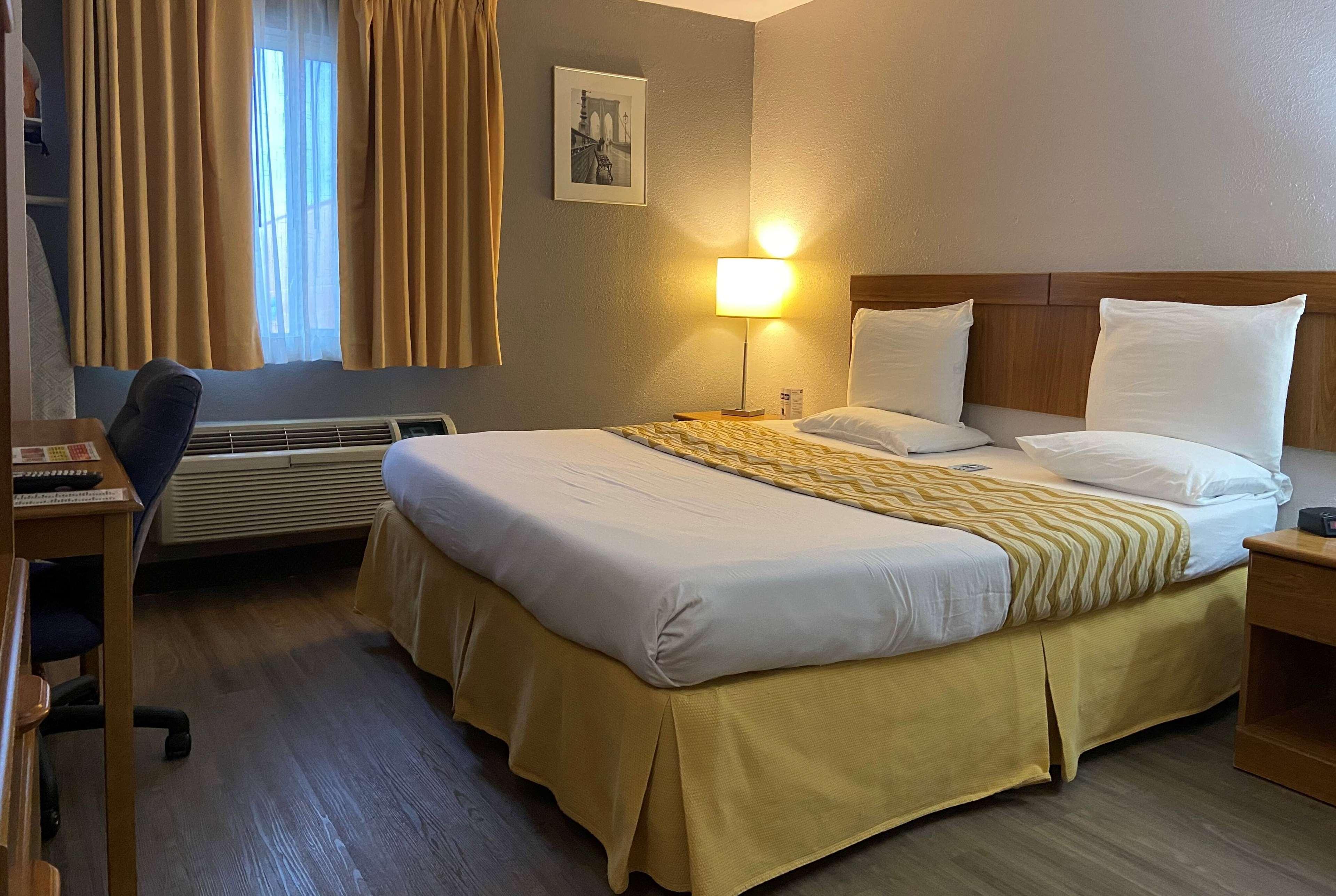 Suite Queen Bed Non Smoking