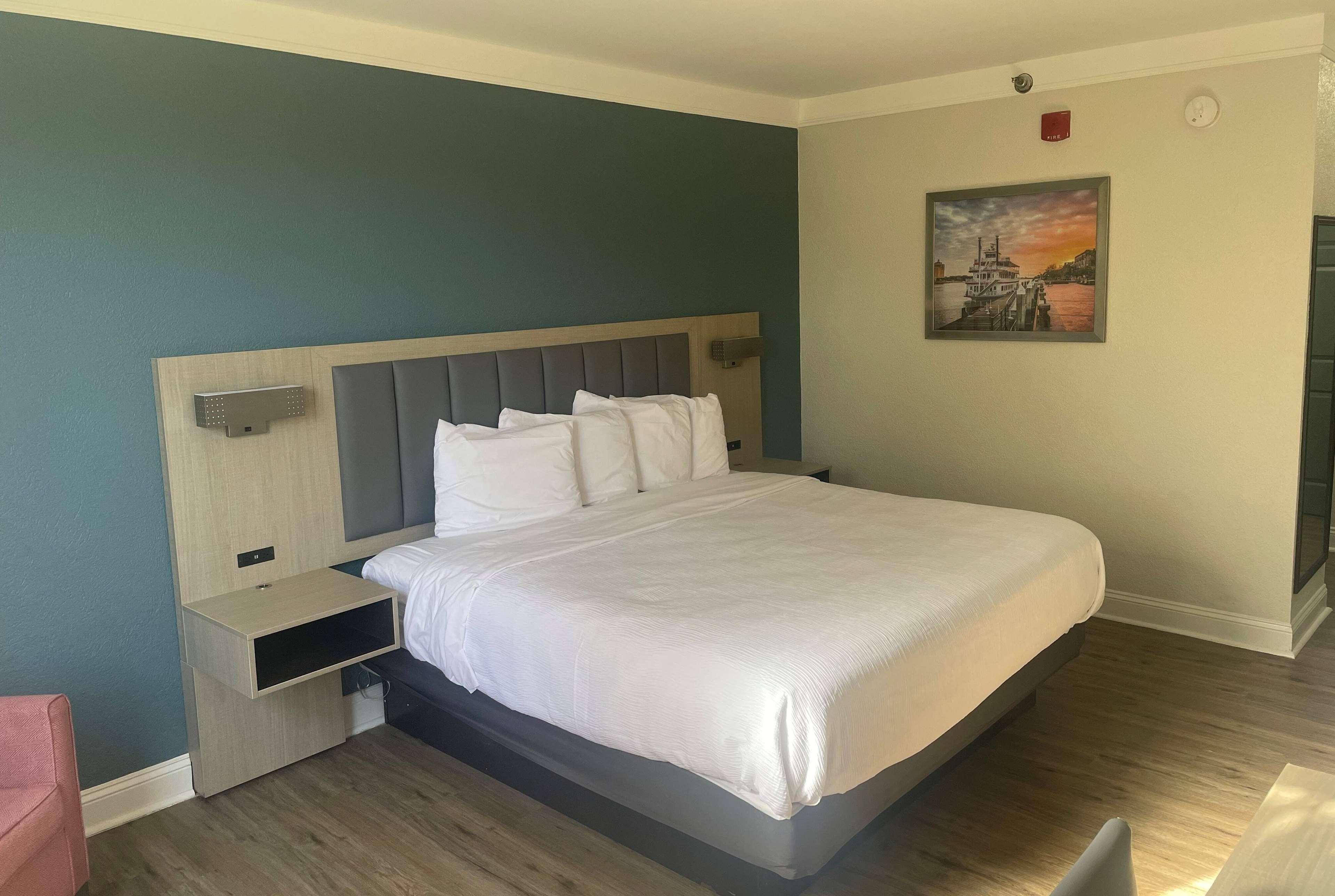 Double King Bed Non Smoking