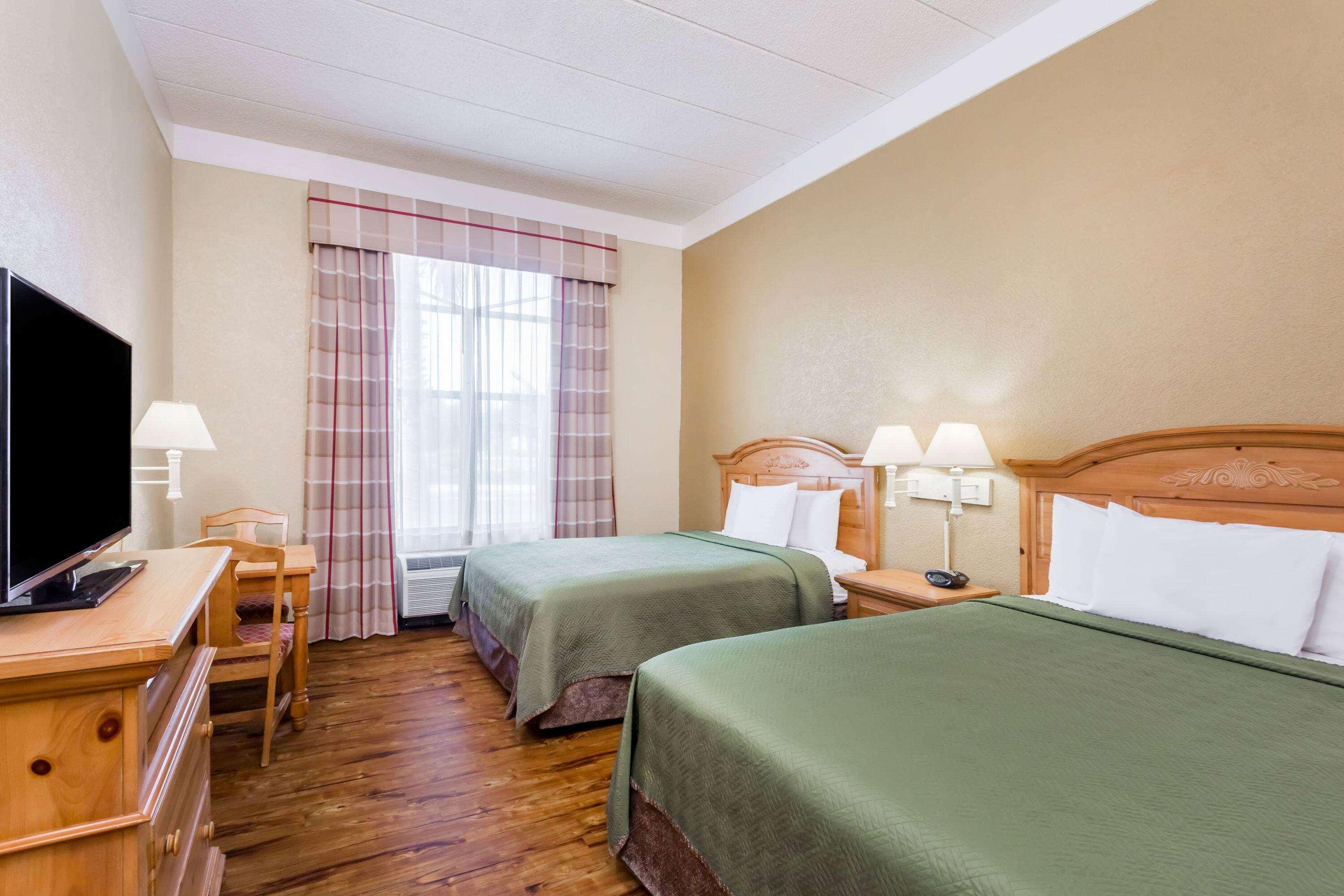 Quadruple Two Queen Beds Non Smoking