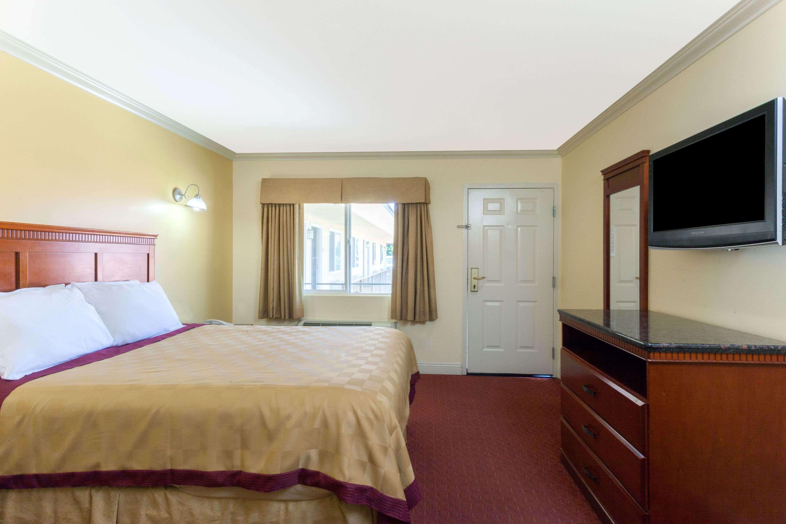 Double King Bed Non Smoking