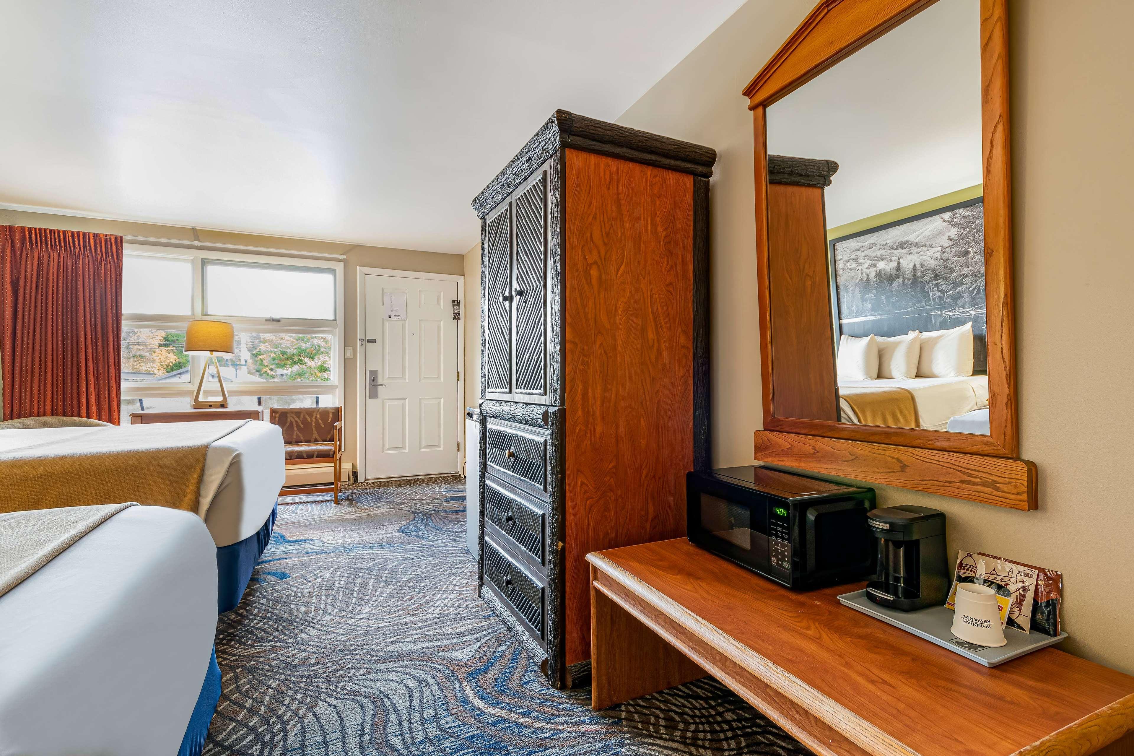 Quadruple Two Queen Beds