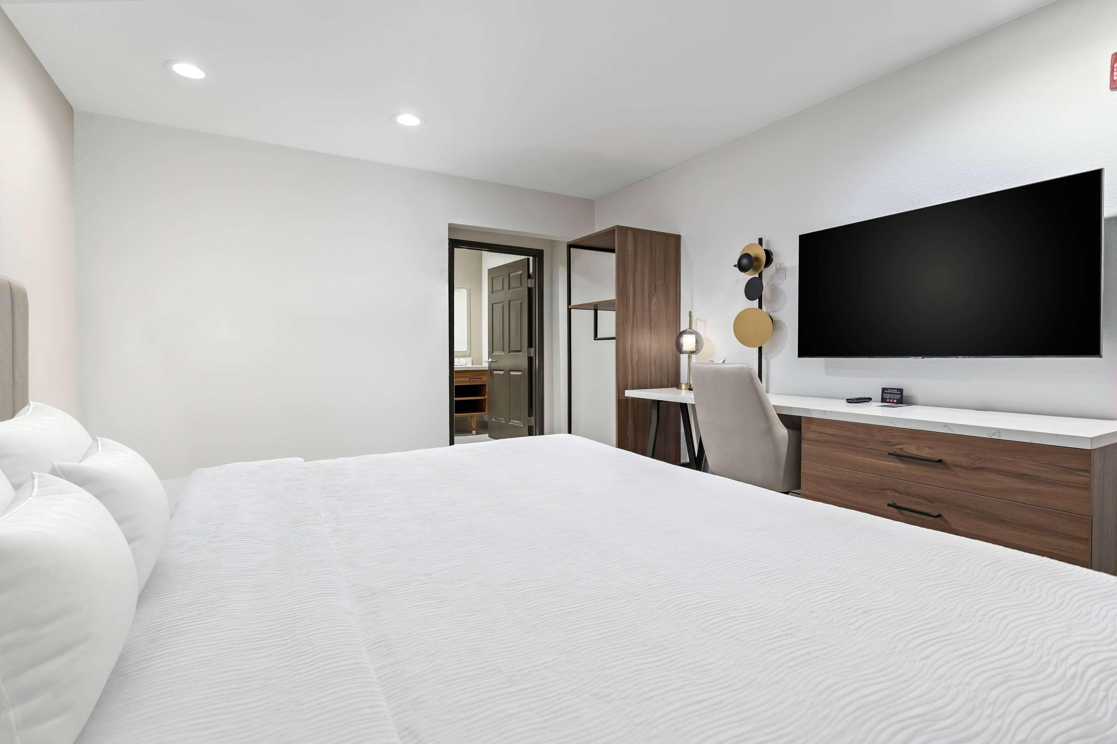 Double King Bed Non Smoking